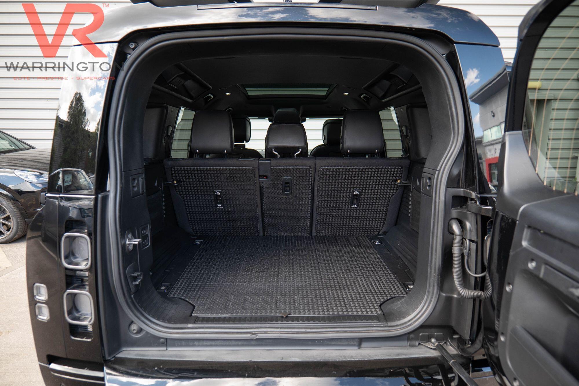 Land Rover Defender 110 view 15