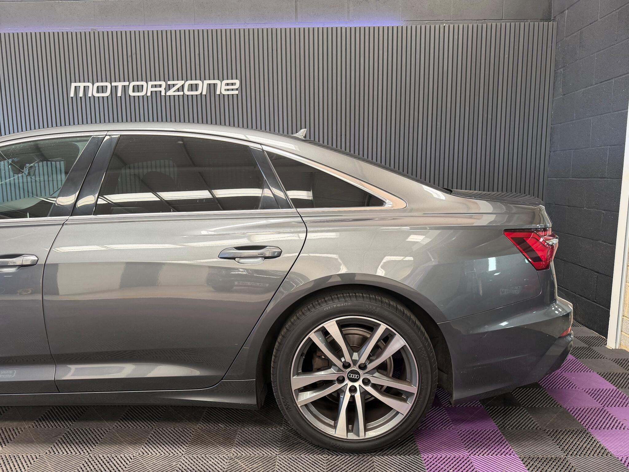 Audi A6 view 6
