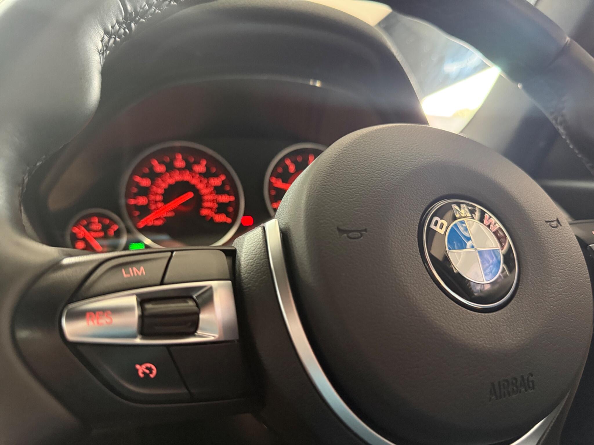 BMW 3 Series view 18