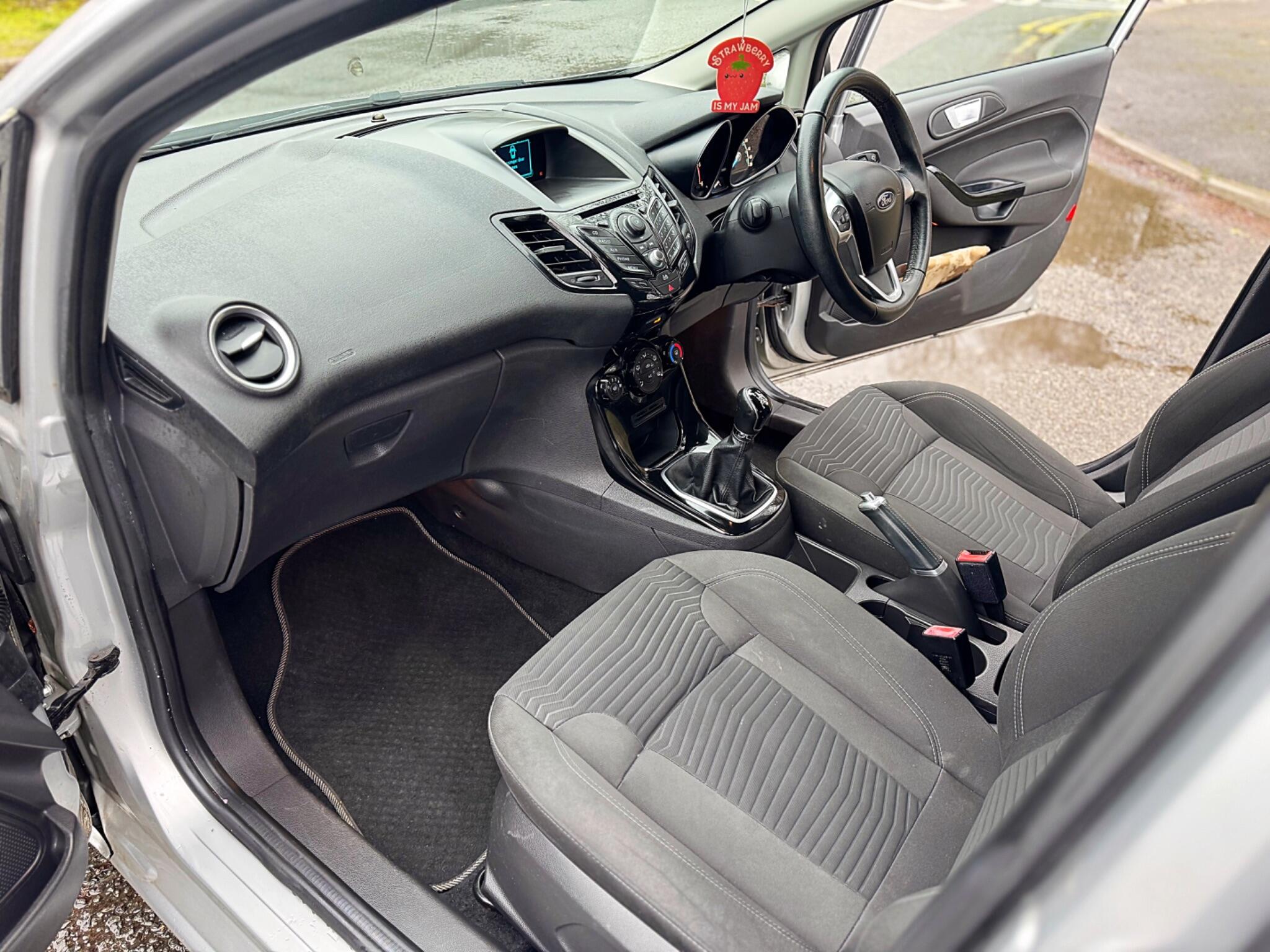 2014 Ford Fiesta 1.5 TDCi Zetec Euro 5 5dr image 39