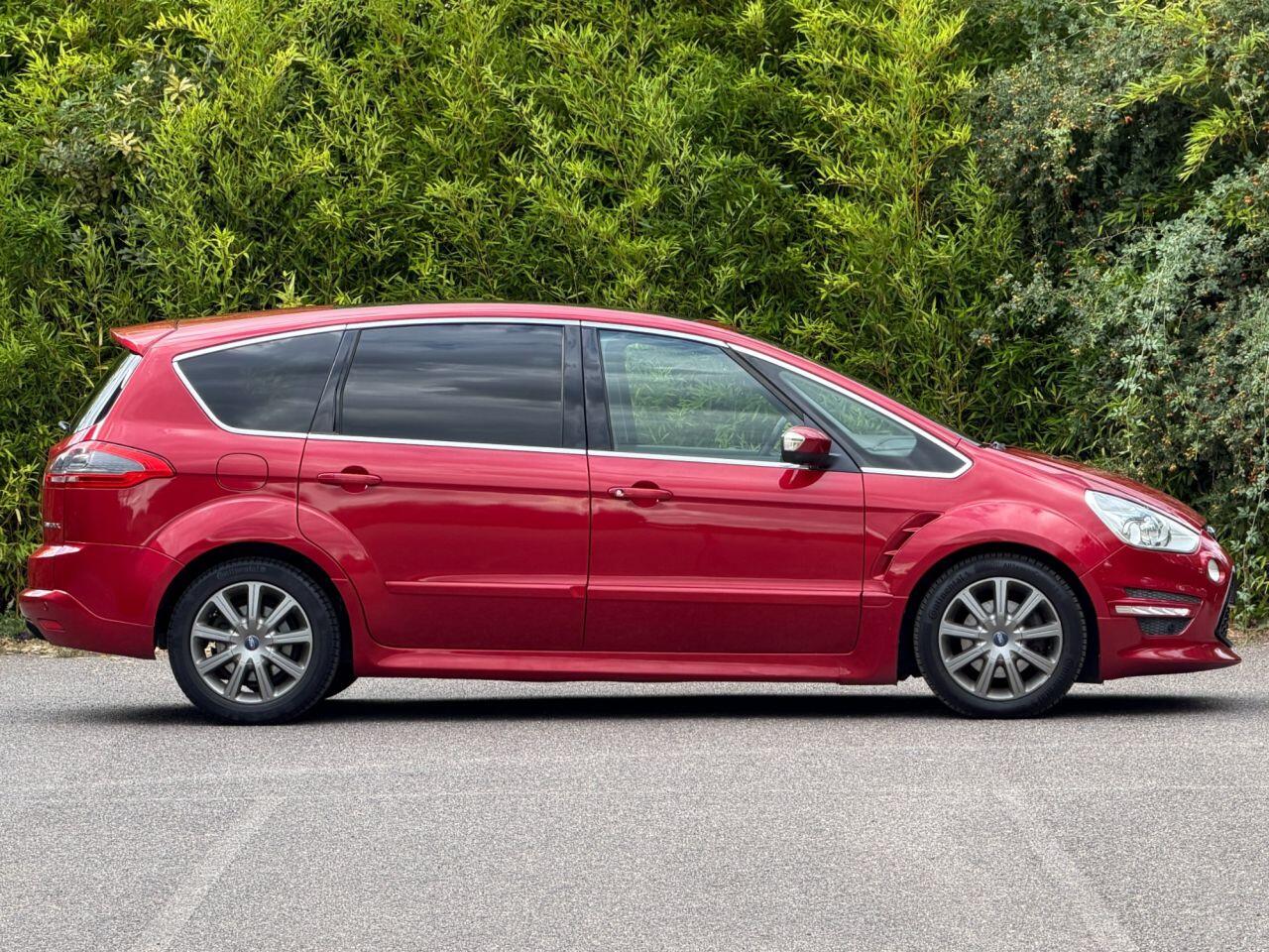 Ford S-Max view 3
