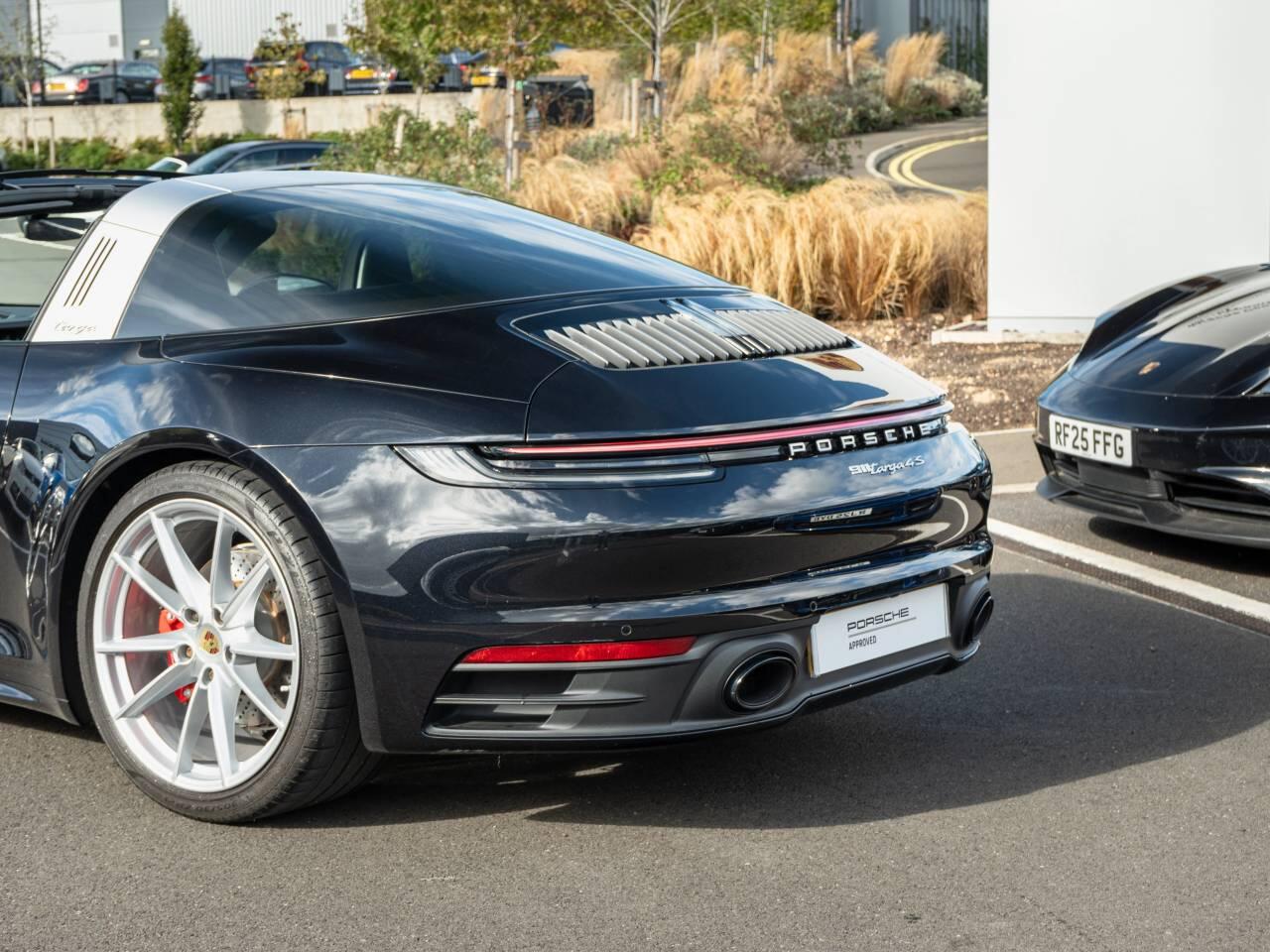 Porsche 911 view 8