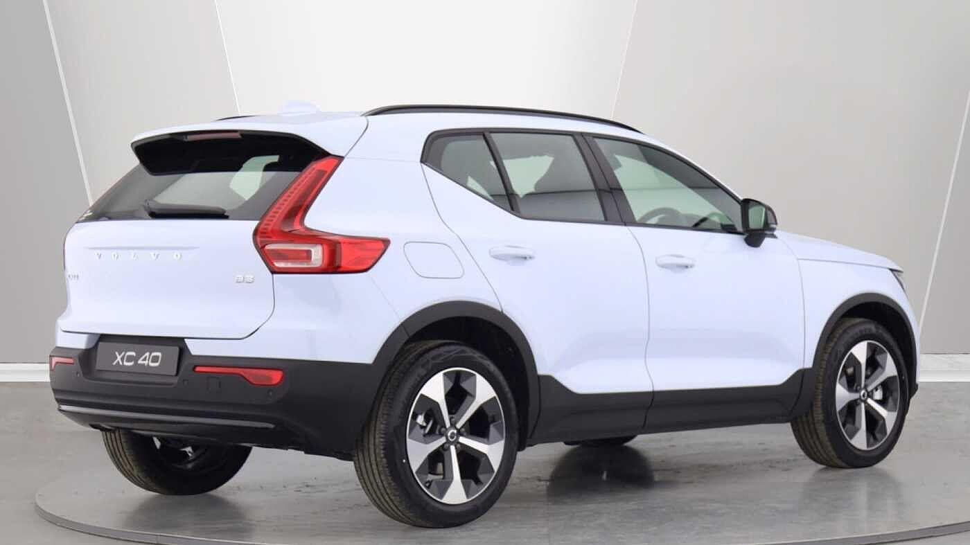 Volvo XC40 view 2