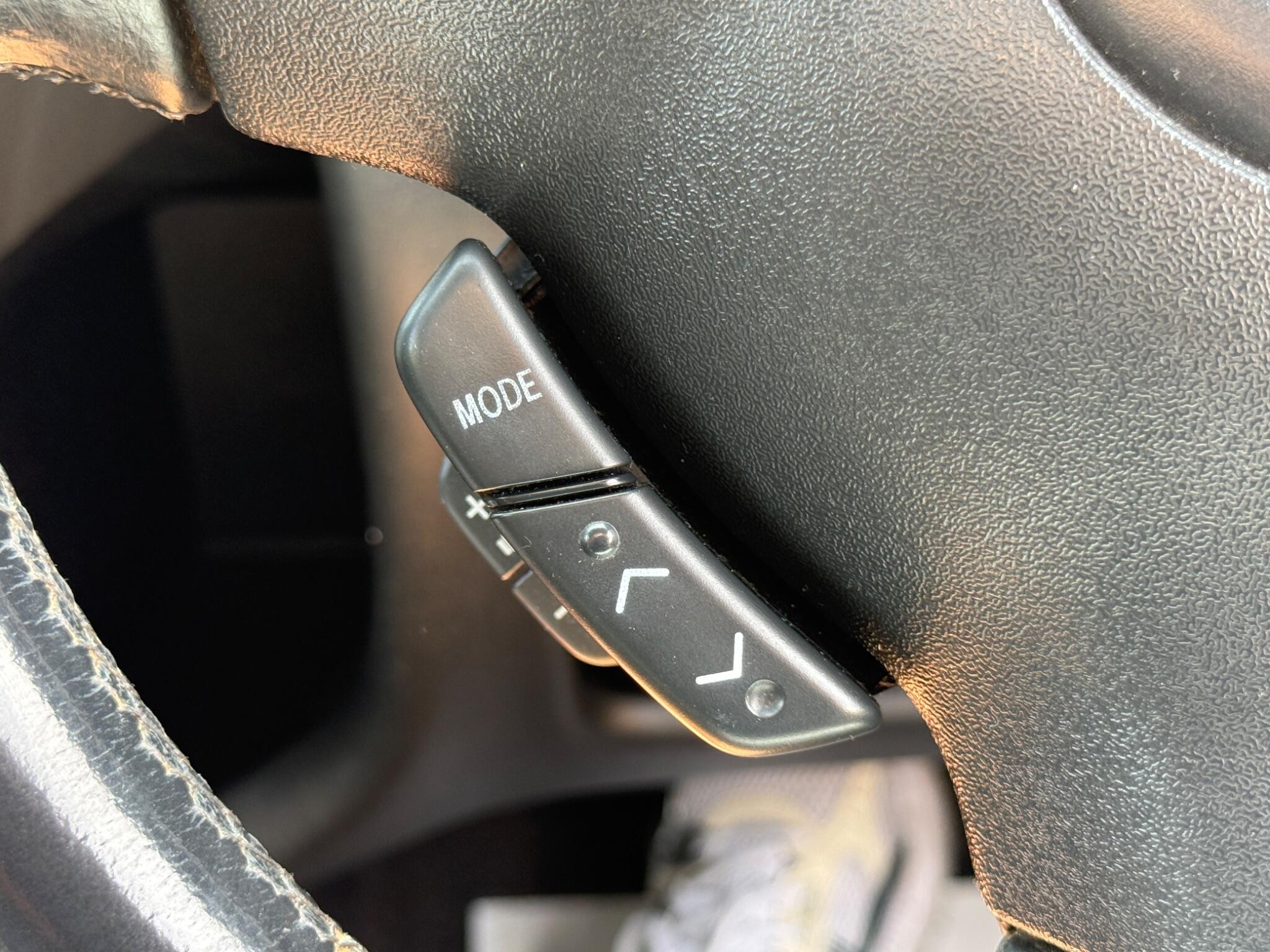 Toyota Yaris - Image 48