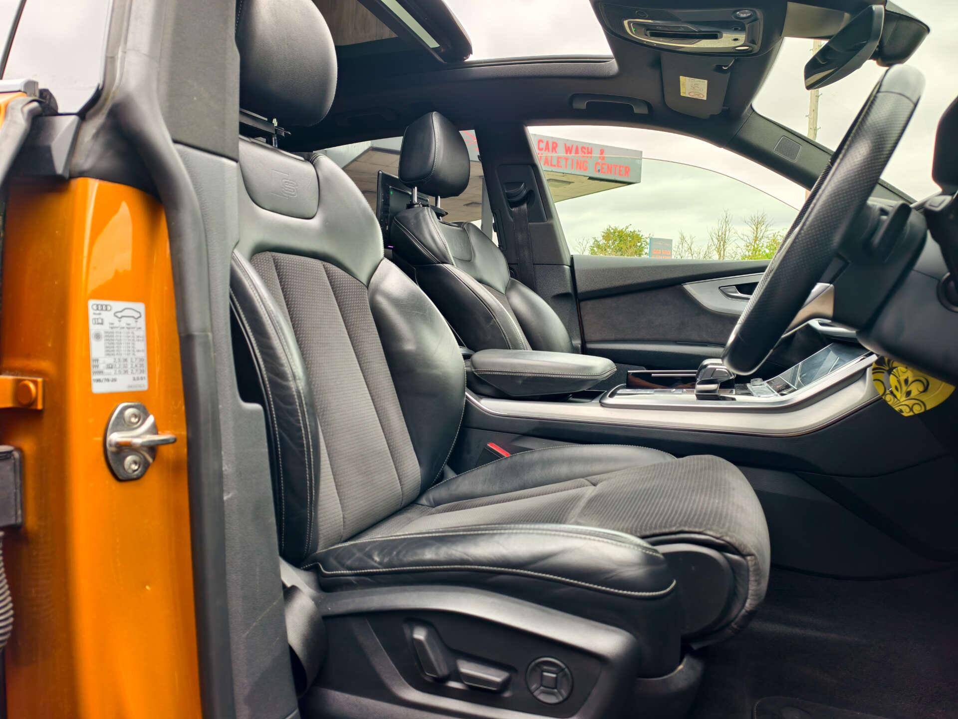Audi Q8 view 38