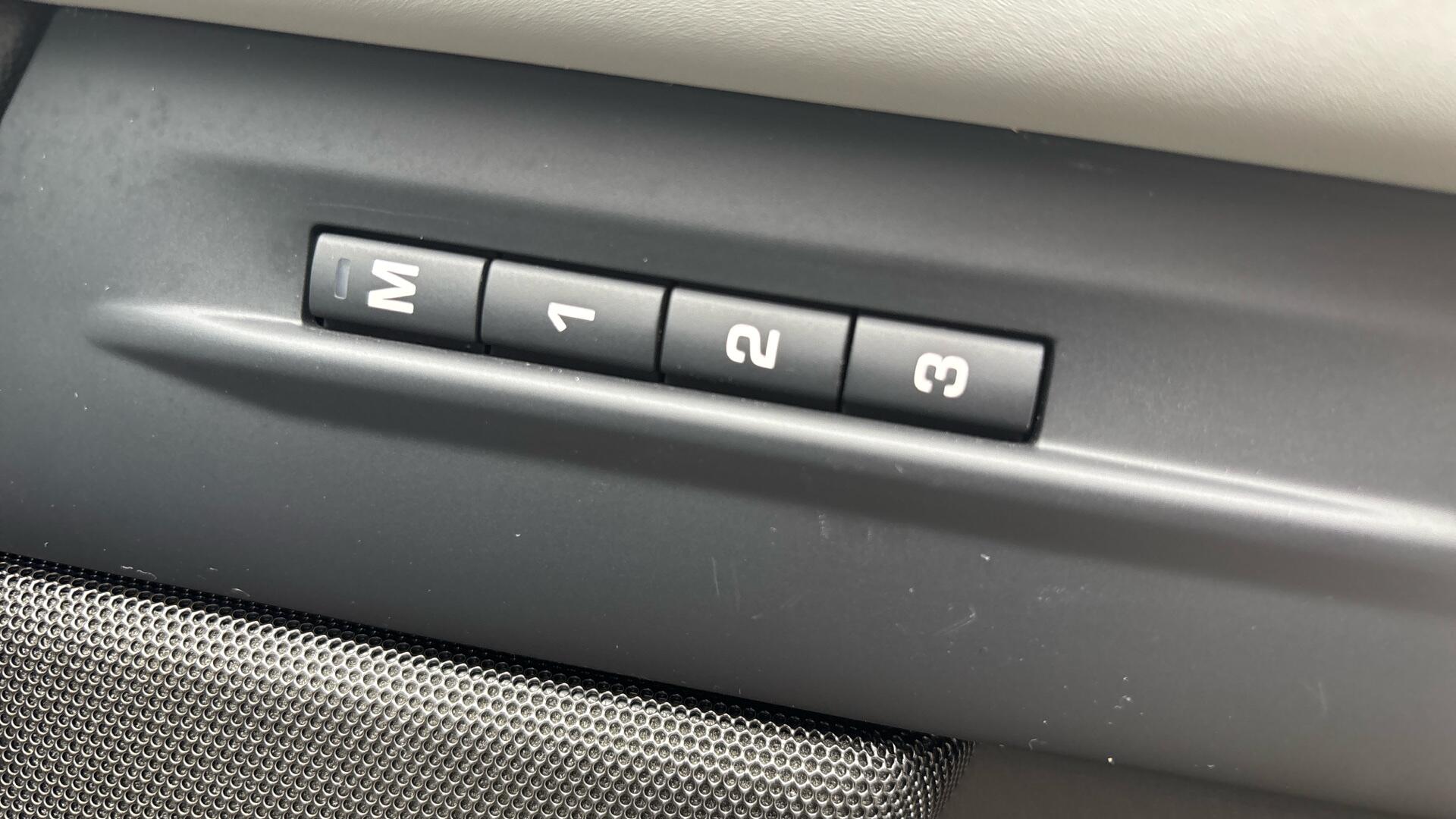 Land Rover Range Rover Evoque view 34