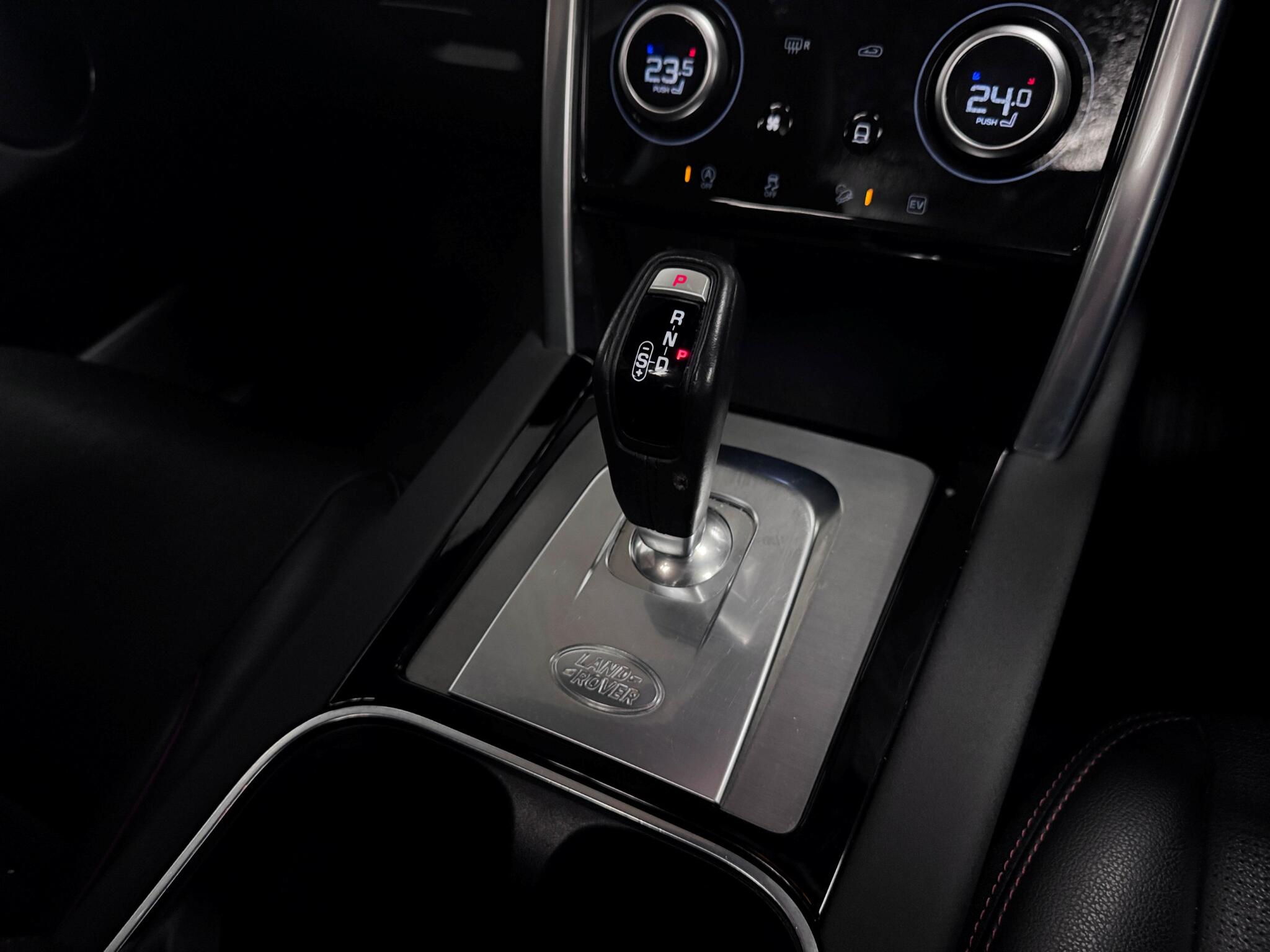 Land Rover Discovery Sport view 34