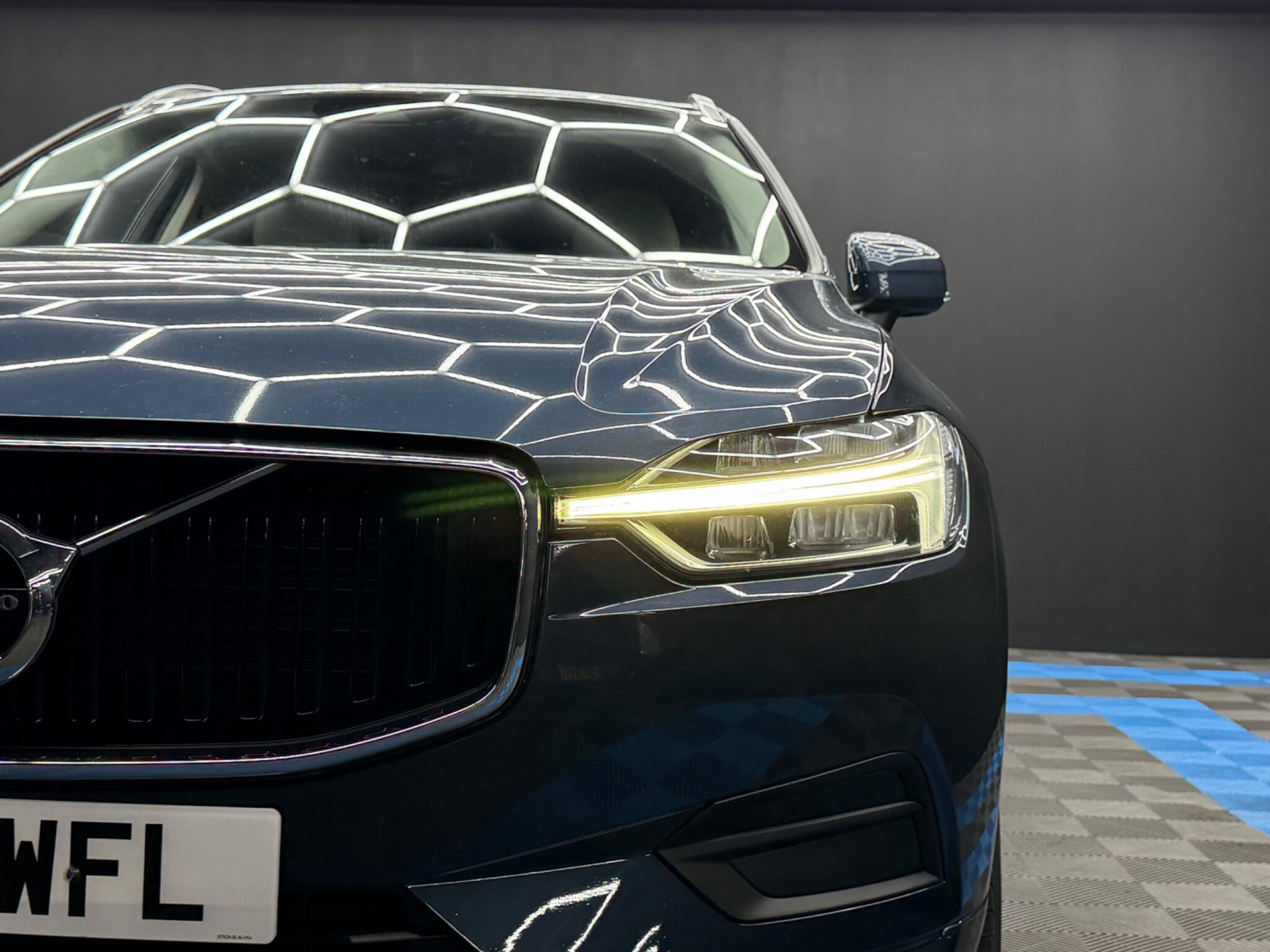 Volvo XC60 view 40