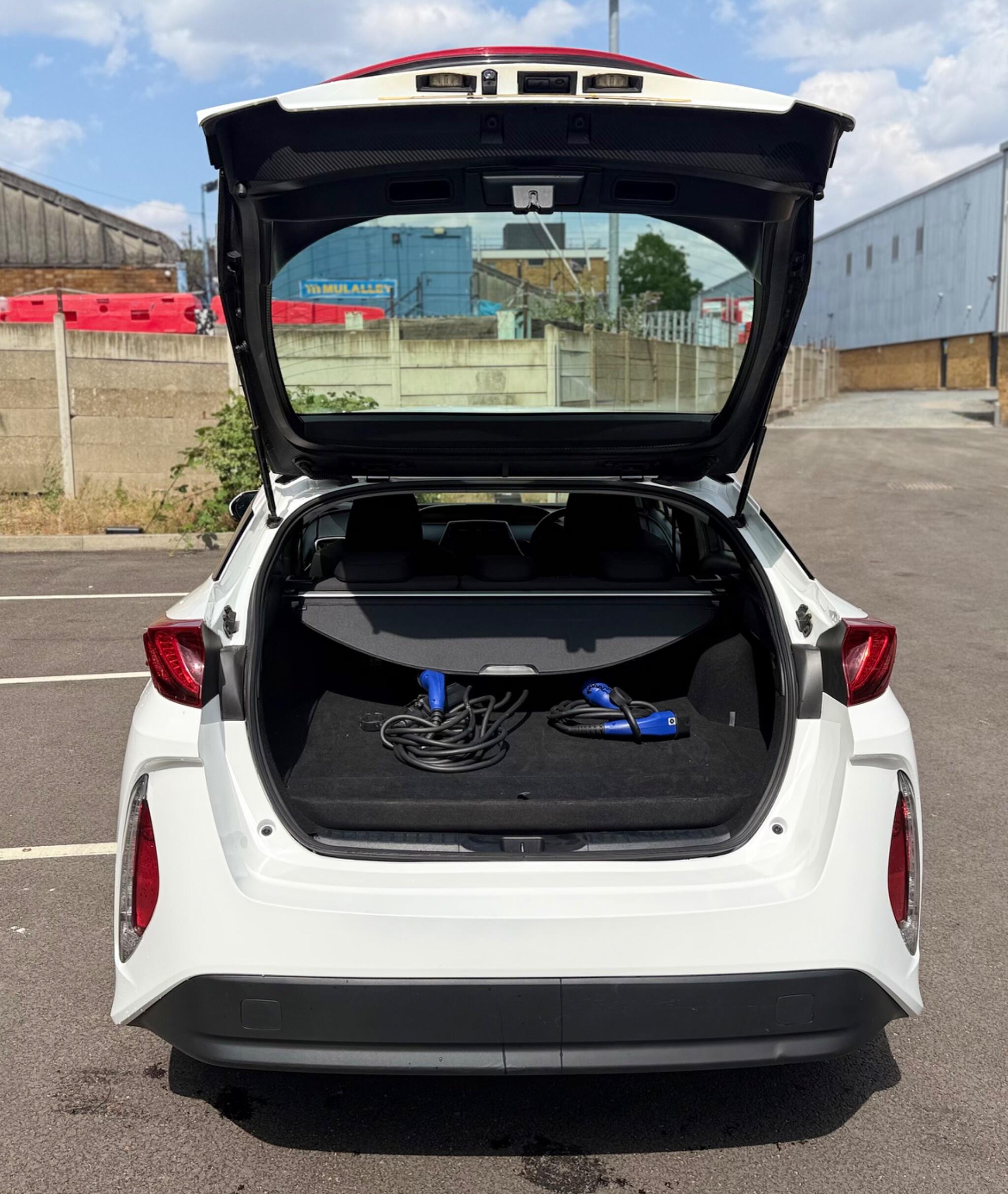 Toyota Prius view 14