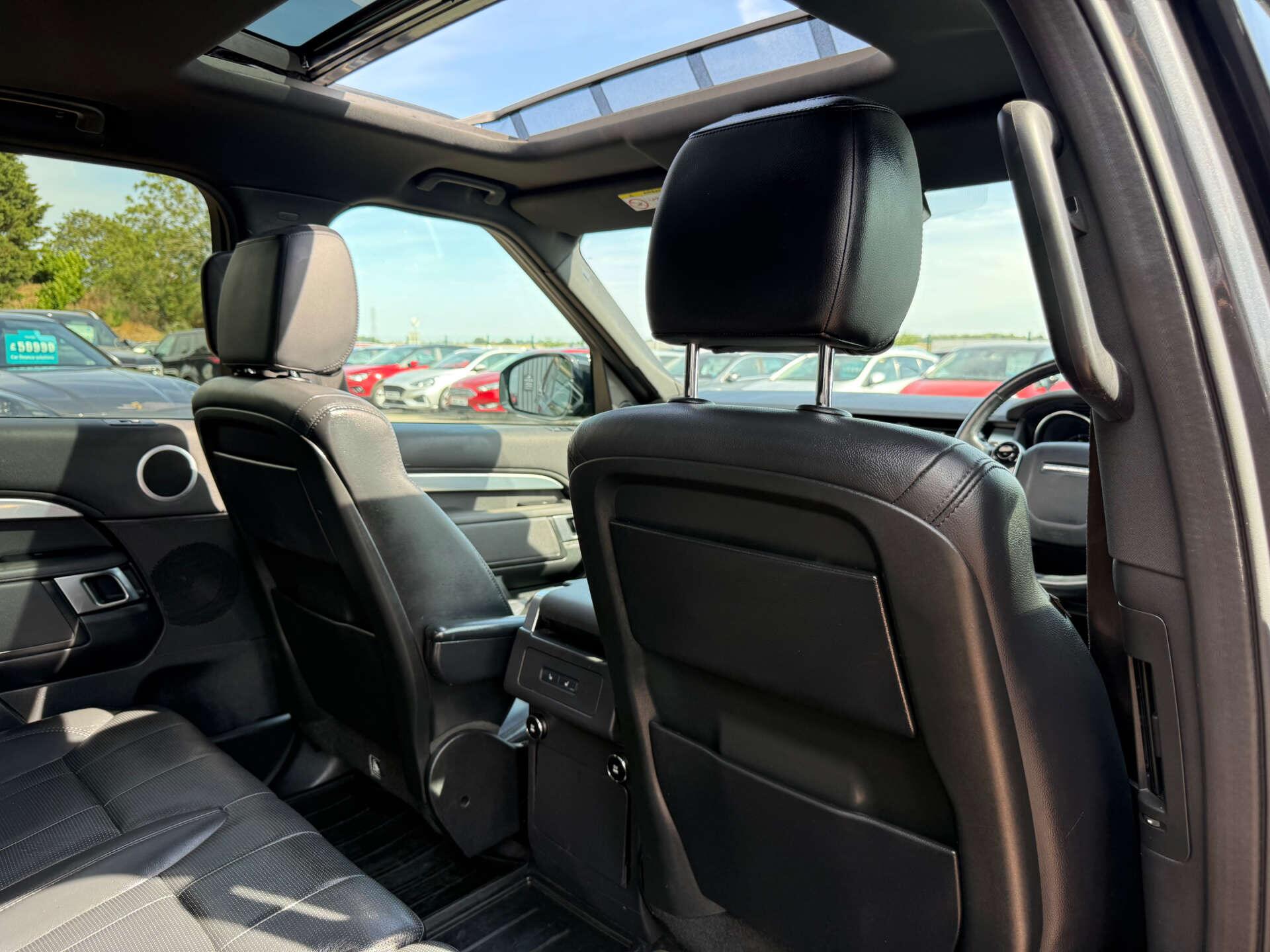 Land Rover Discovery view 64
