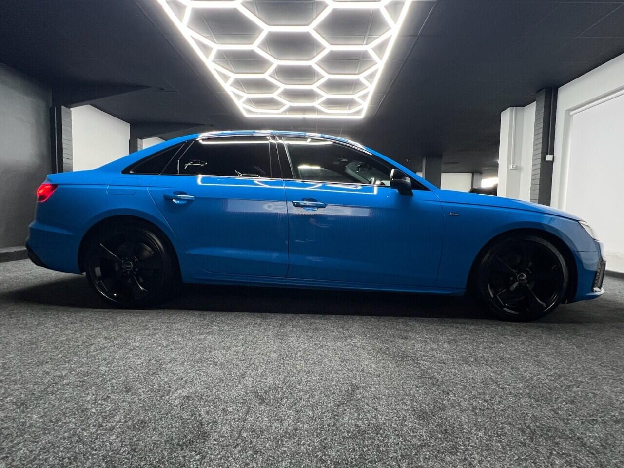 Audi A4 view 16