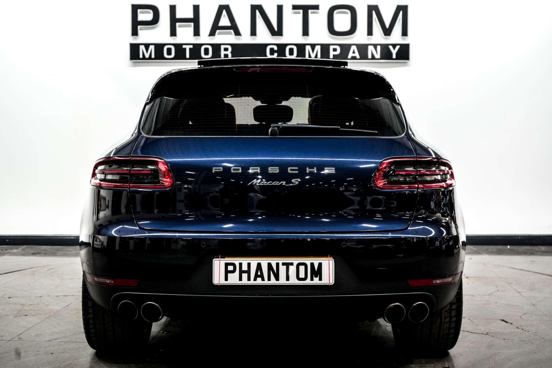 Porsche Macan view 4