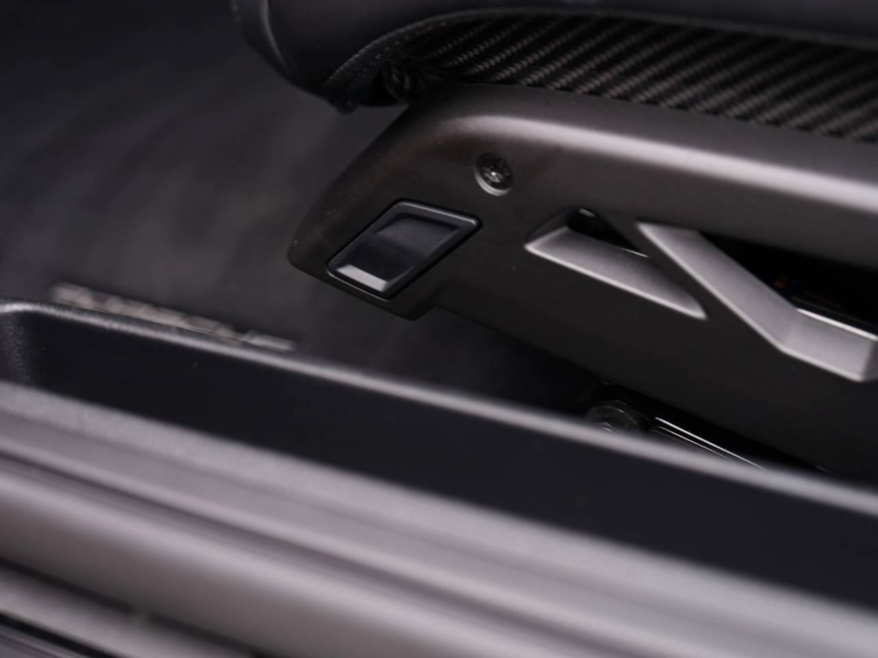 Porsche 911 view 22