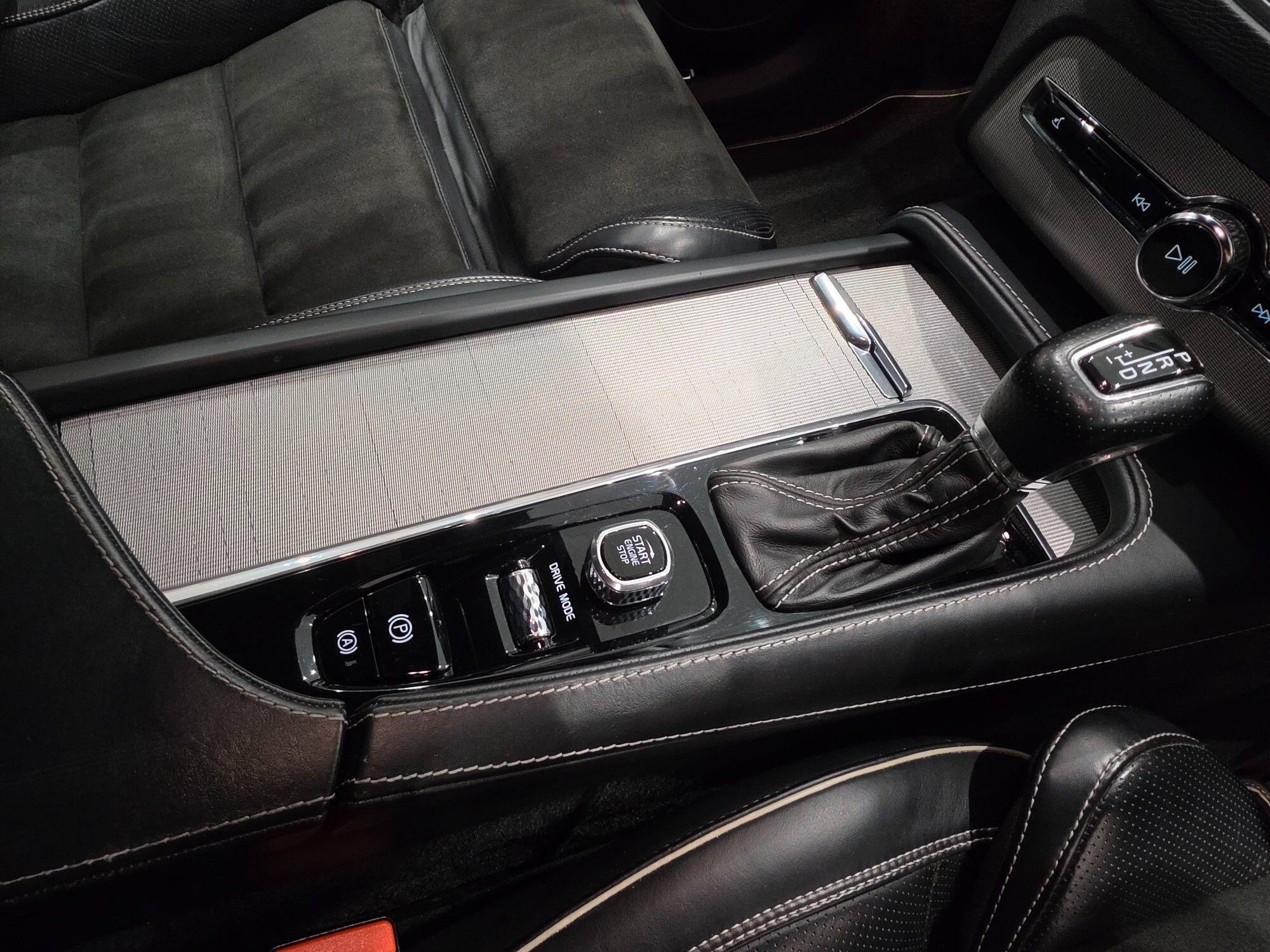 Volvo XC90 view 28