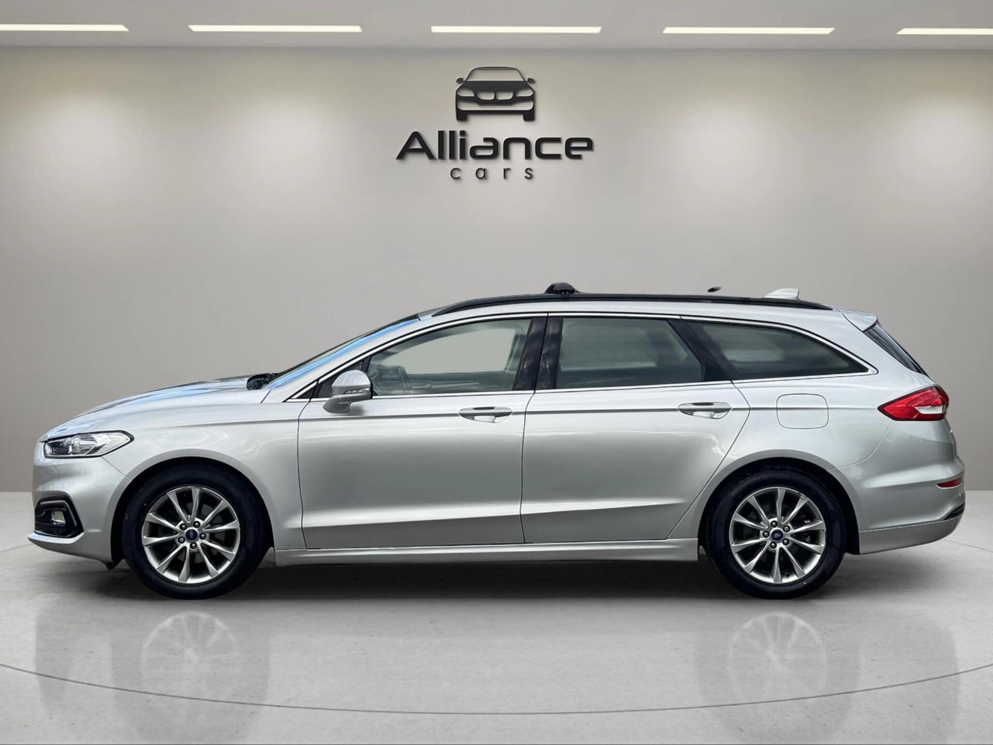 Ford Mondeo view 11