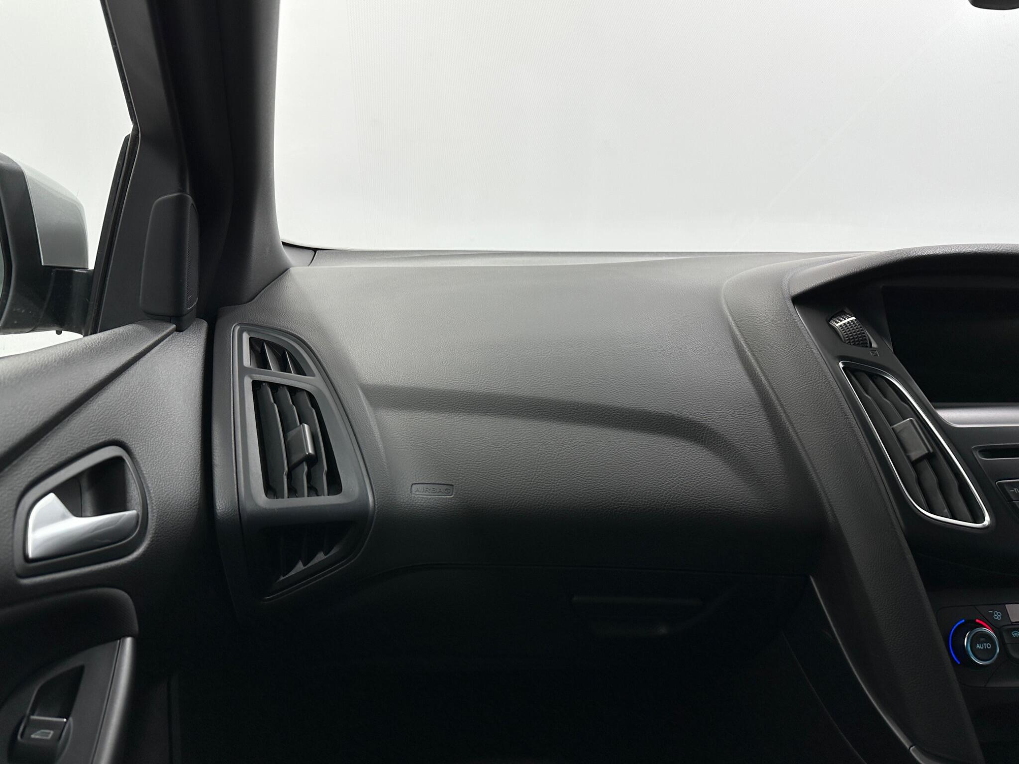 Ford Focus view 28
