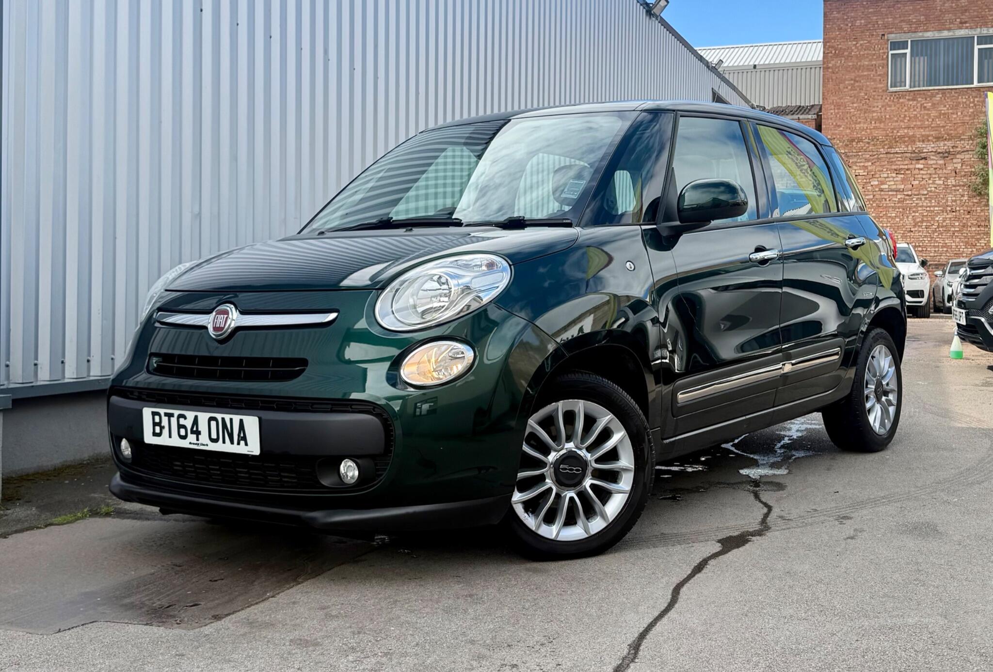 Fiat 500L view 3
