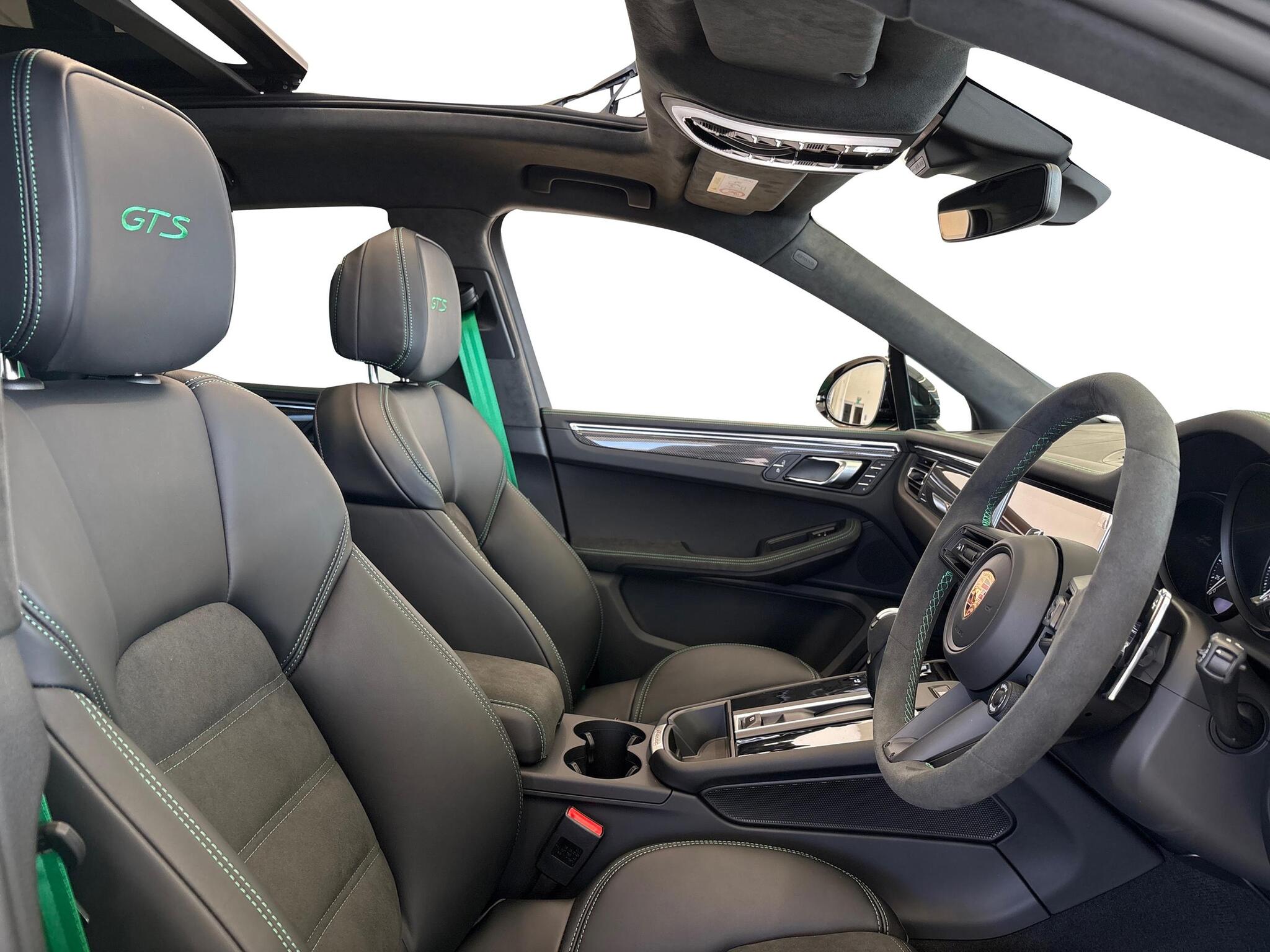 Porsche Macan view 11