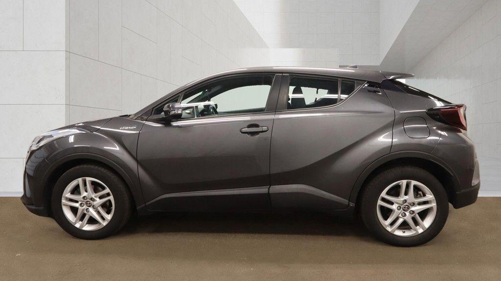 Toyota C-HR view 9