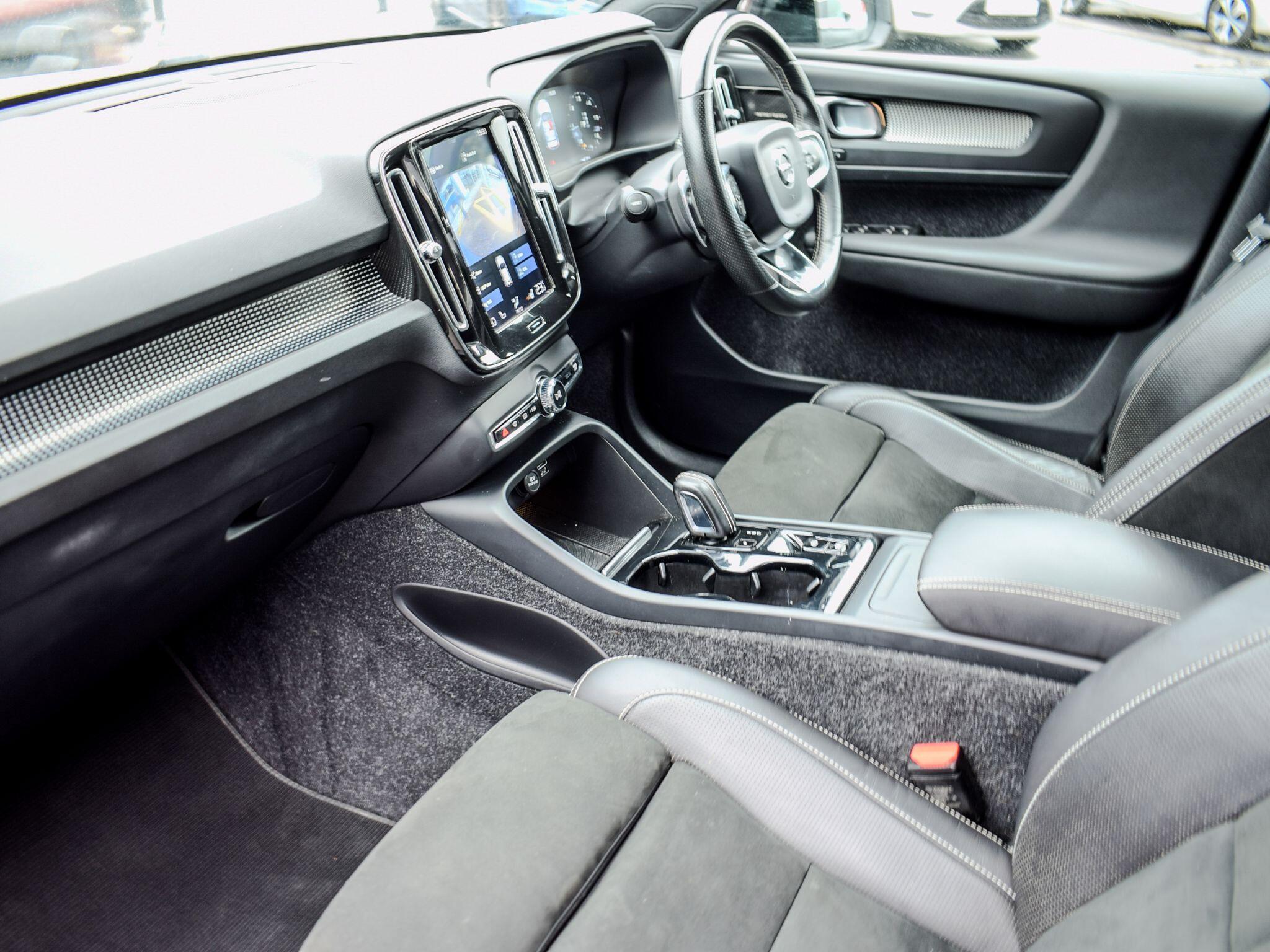 Volvo XC40 view 13