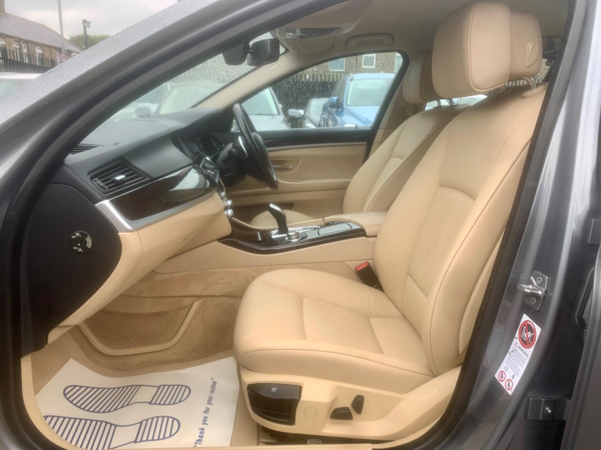 BMW 5 Series view 25