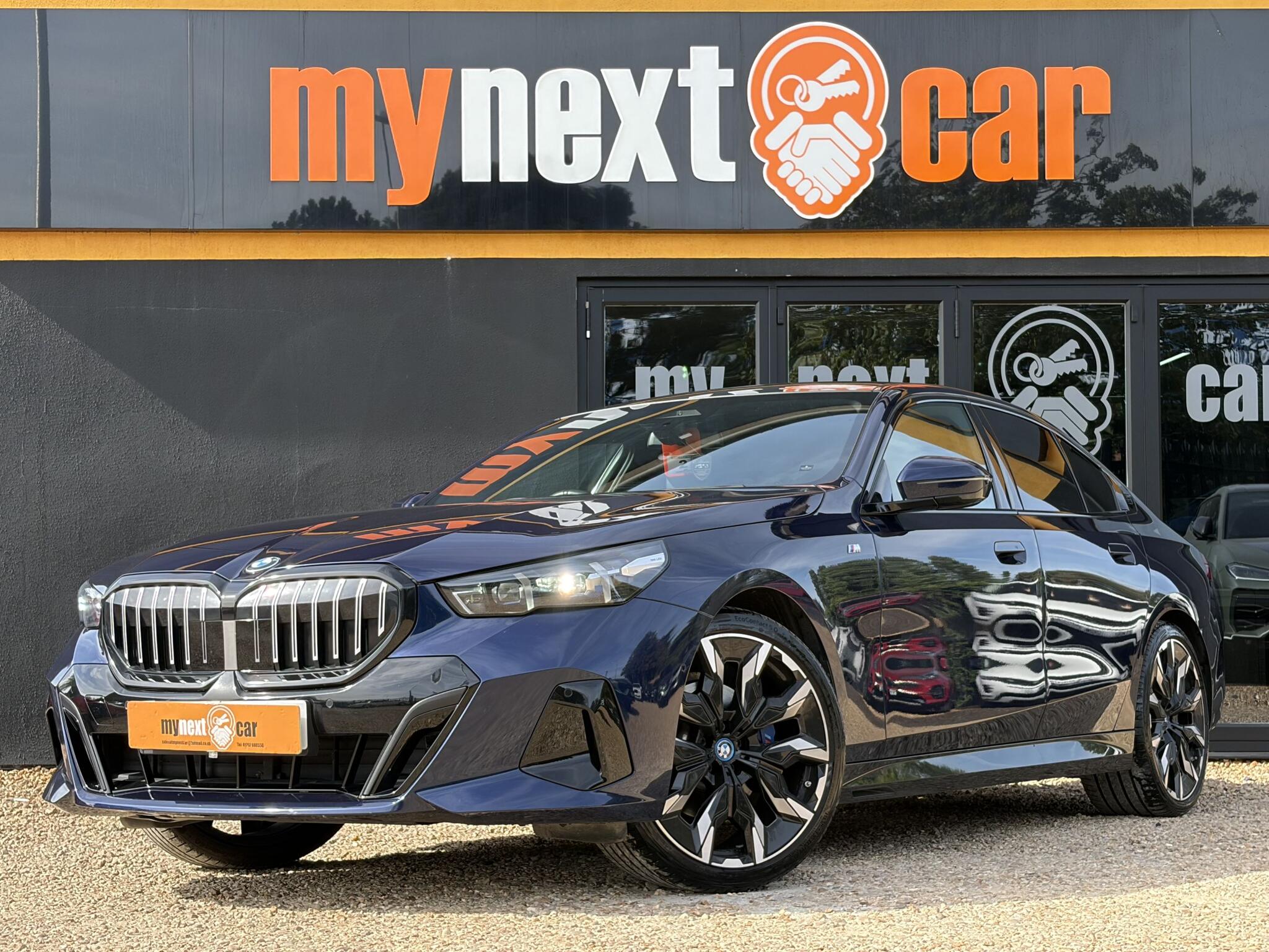 BMW 5 Series view 6