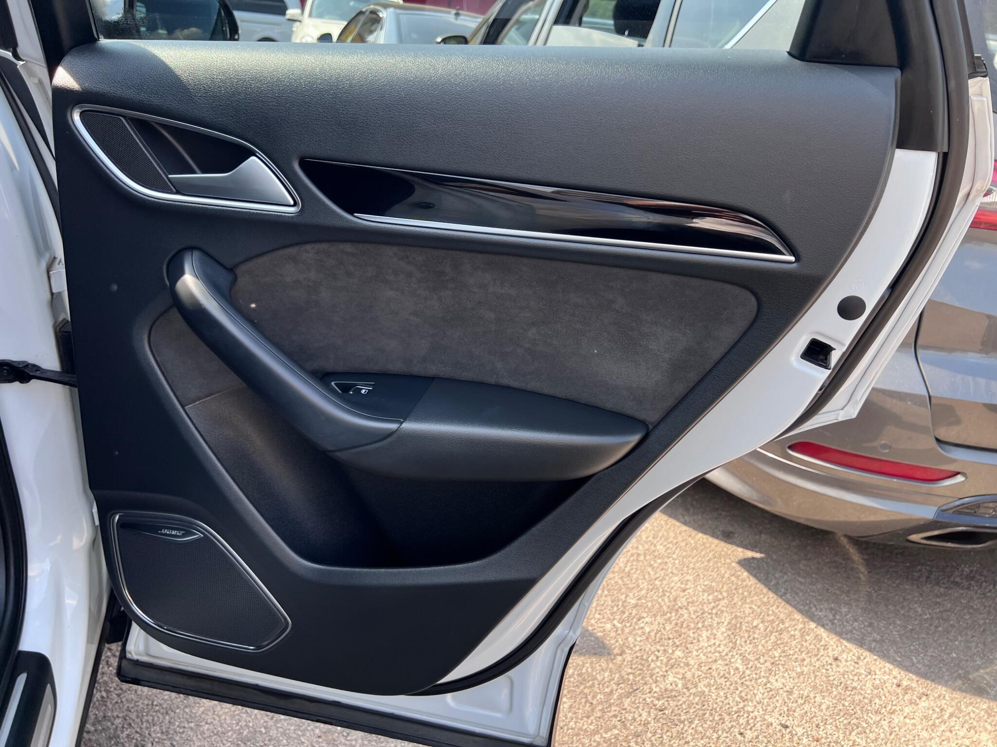 Audi Q3 view 31