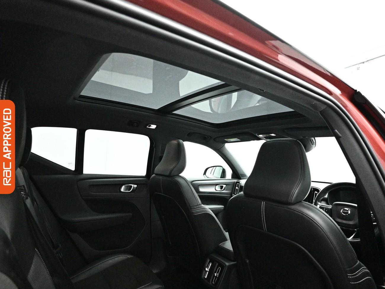Volvo XC40 view 3