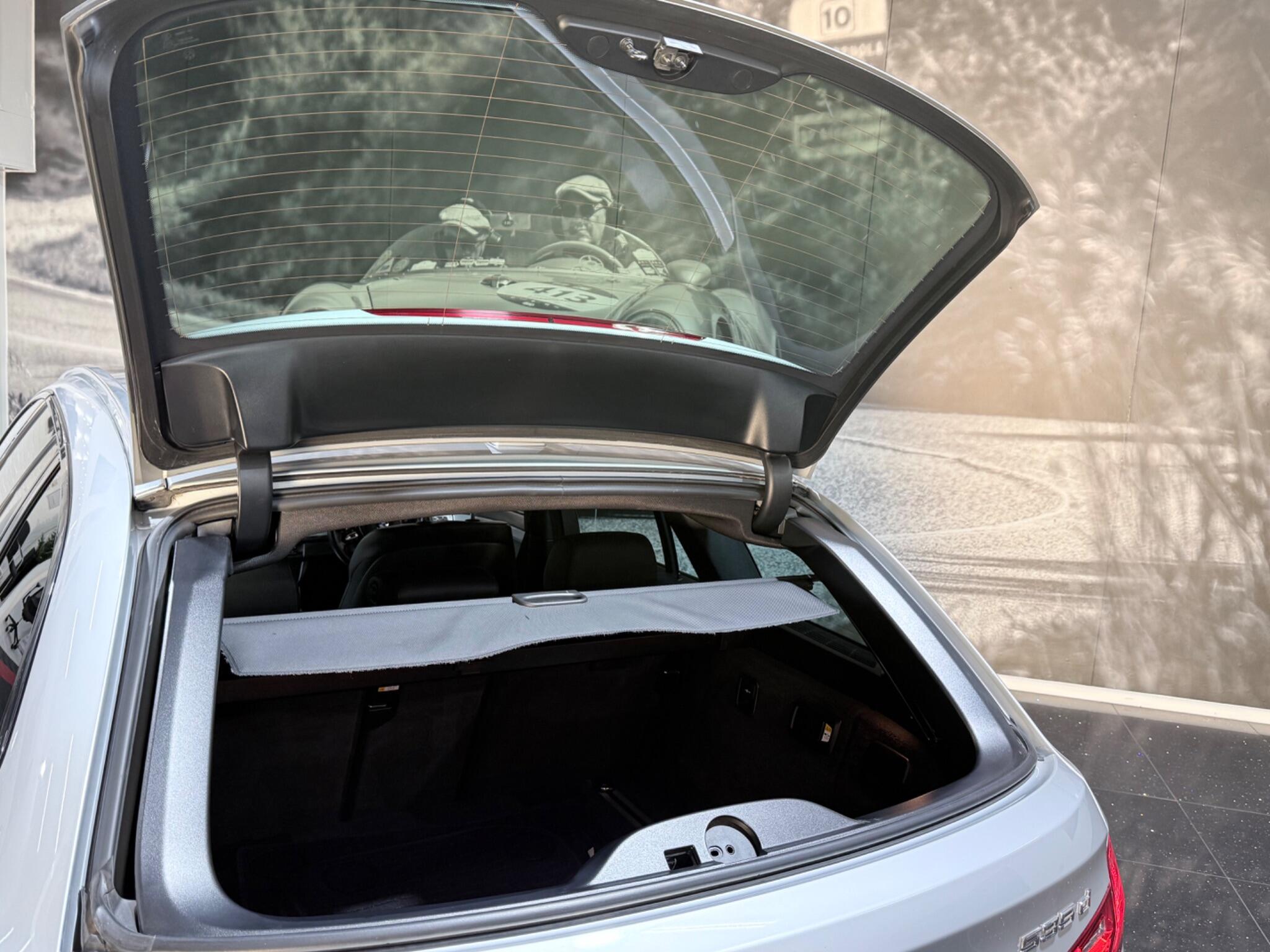 BMW 5 Series view 28