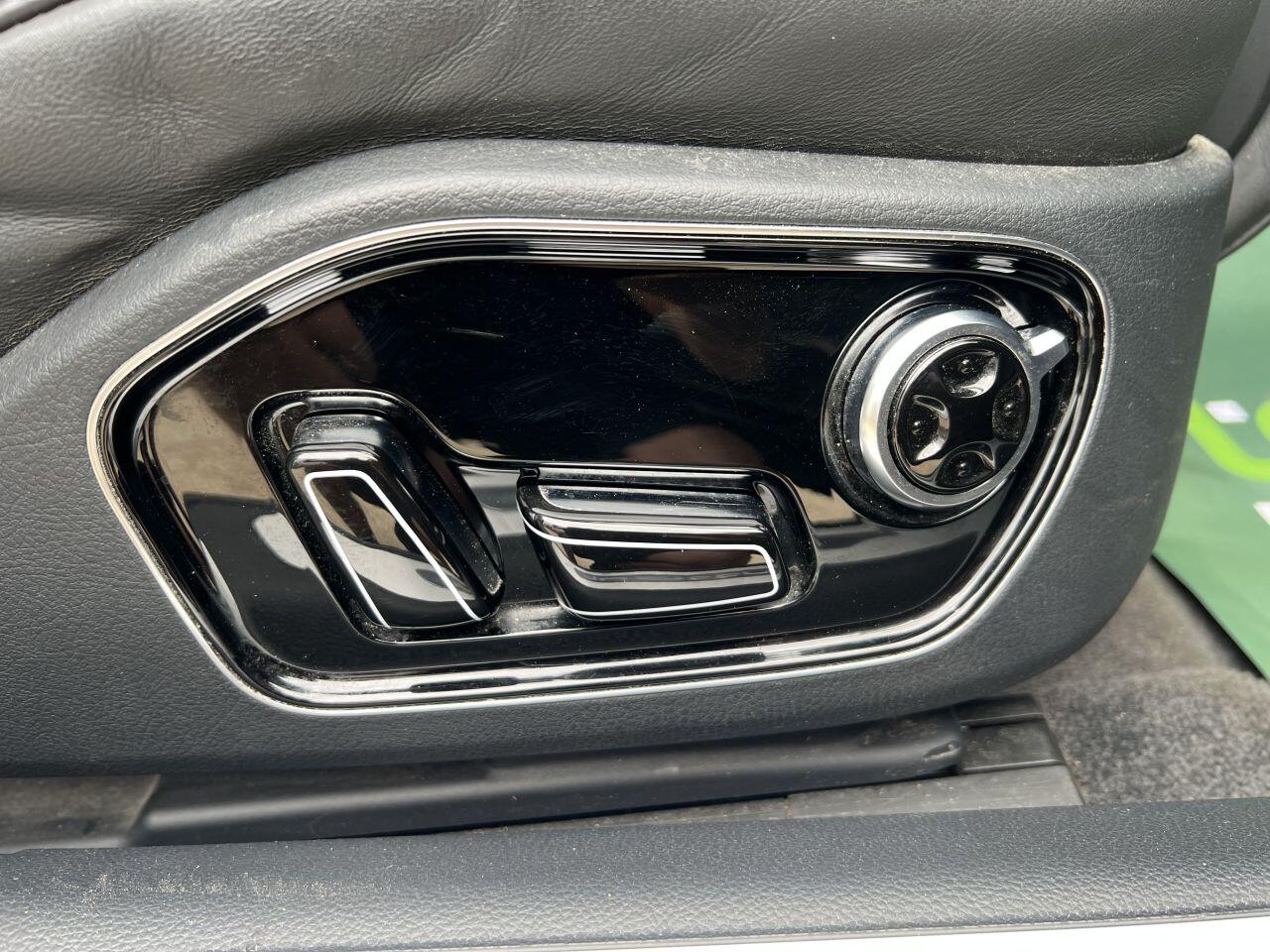 Audi A8 view 18