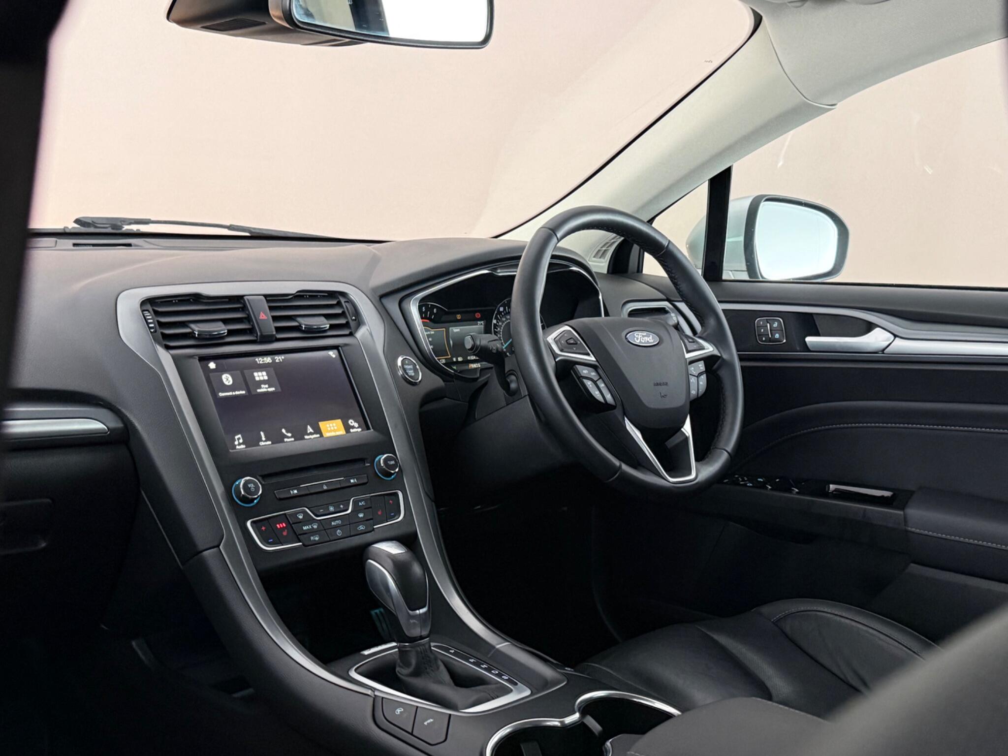 Ford Mondeo view 4
