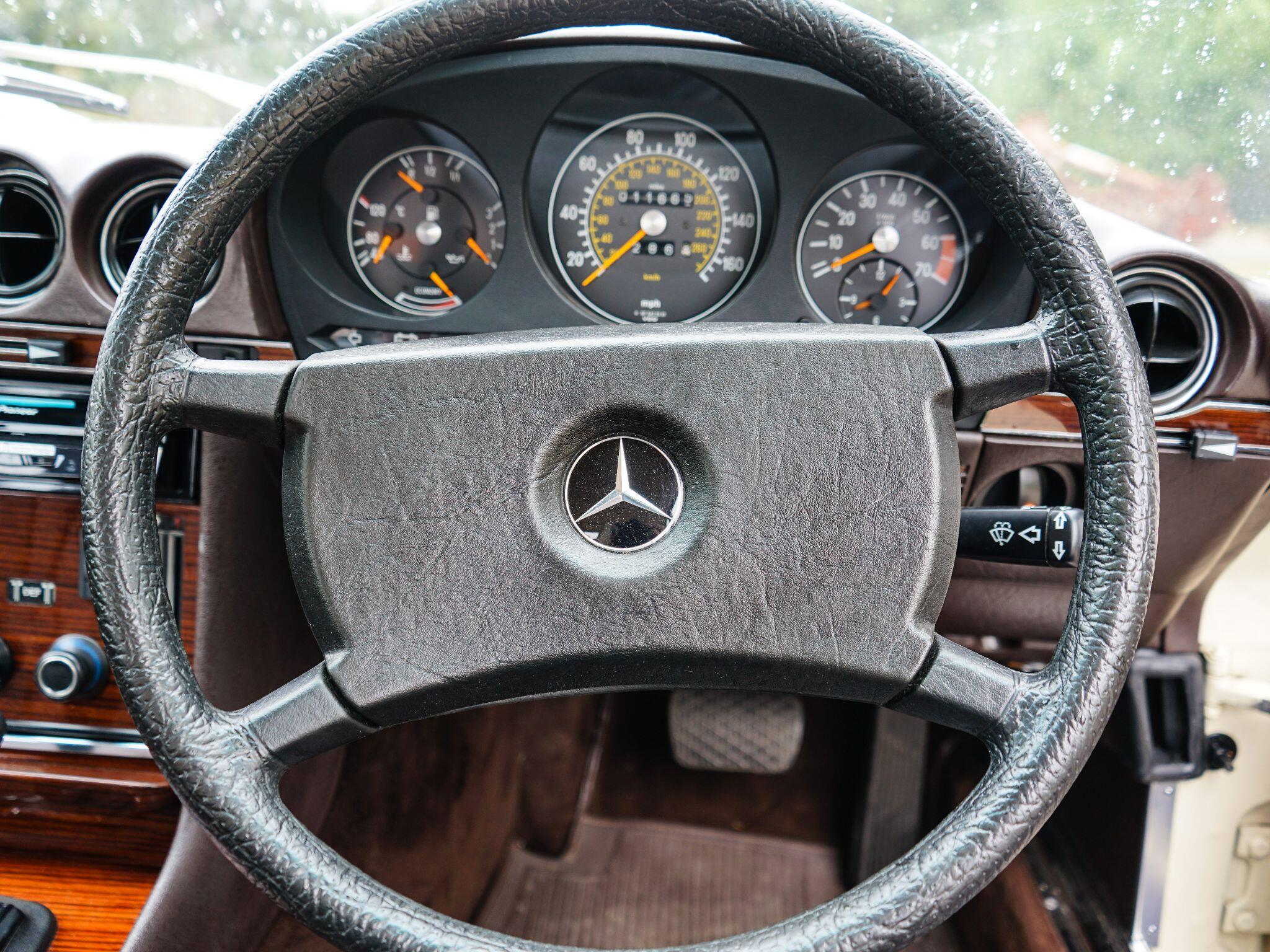 Mercedes-Benz 500 SL view 7
