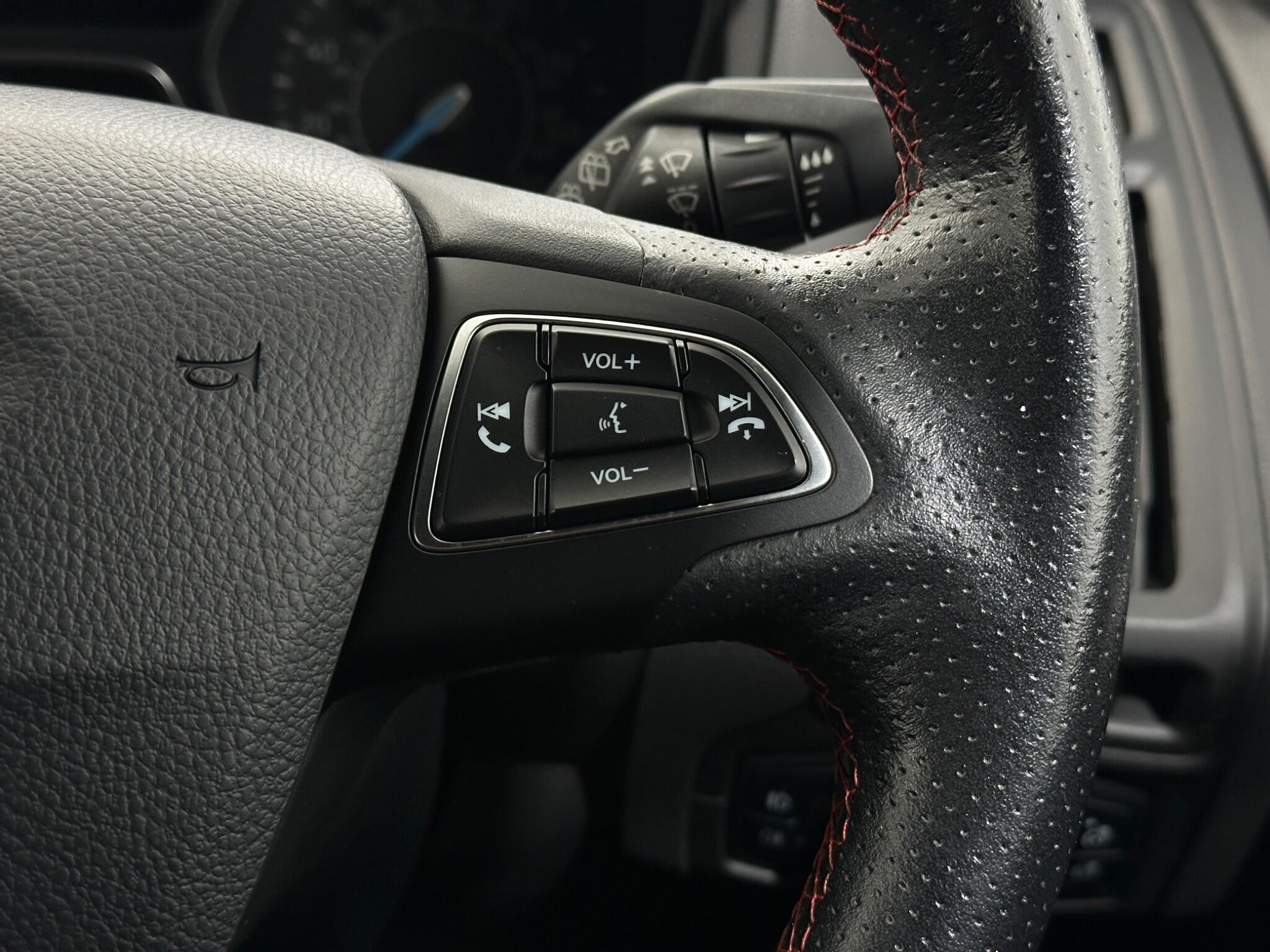 Ford Focus view 16