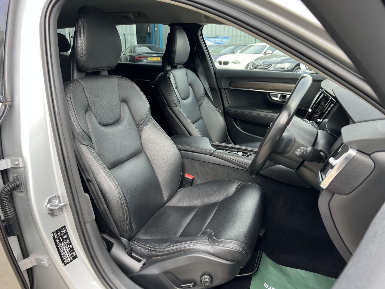 Volvo V90 Cross Country view 17