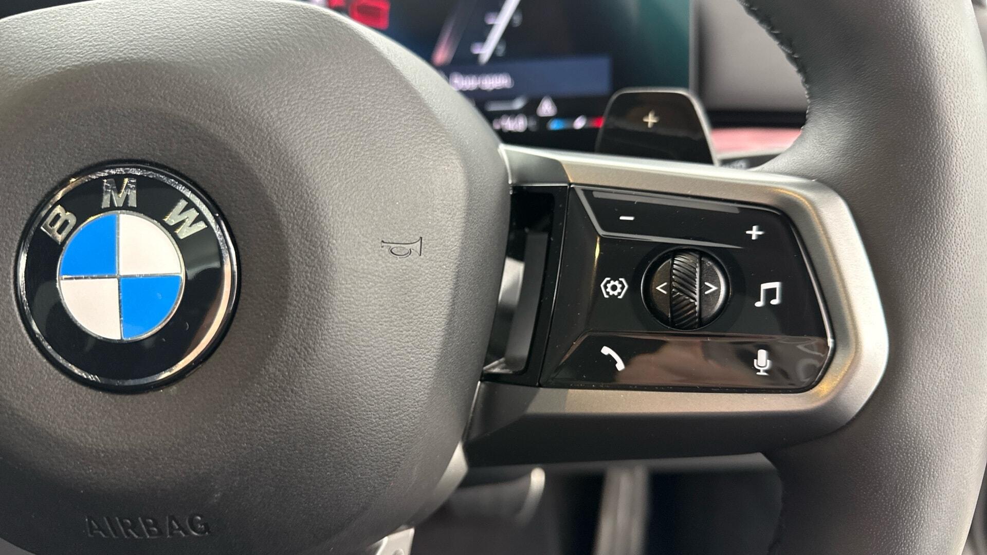 BMW 5 Series view 19