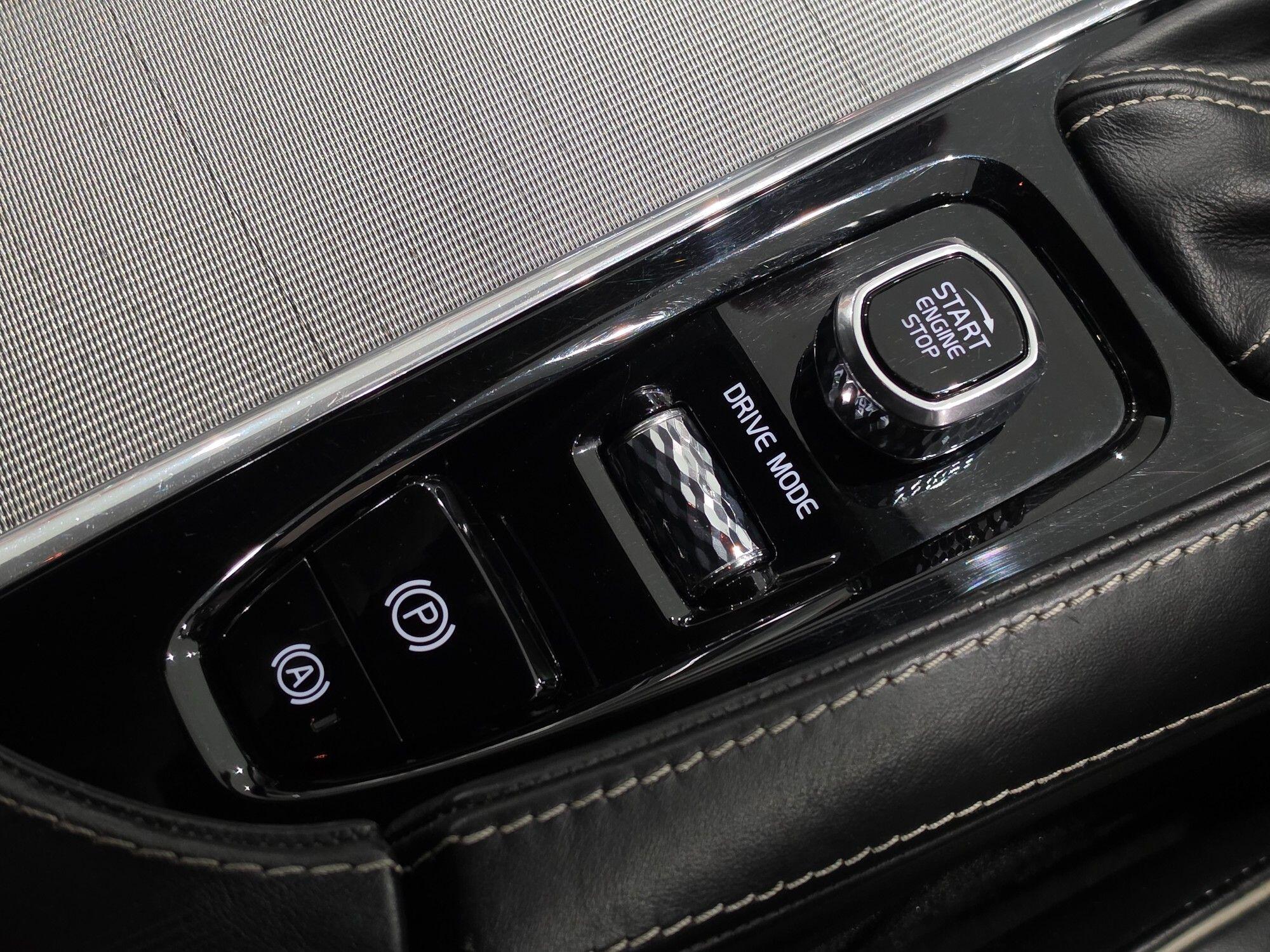 Volvo XC90 view 100