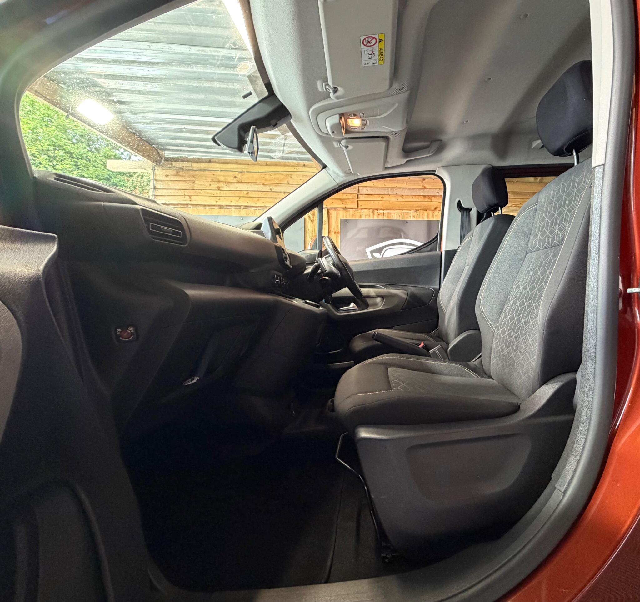 Peugeot Rifter view 27