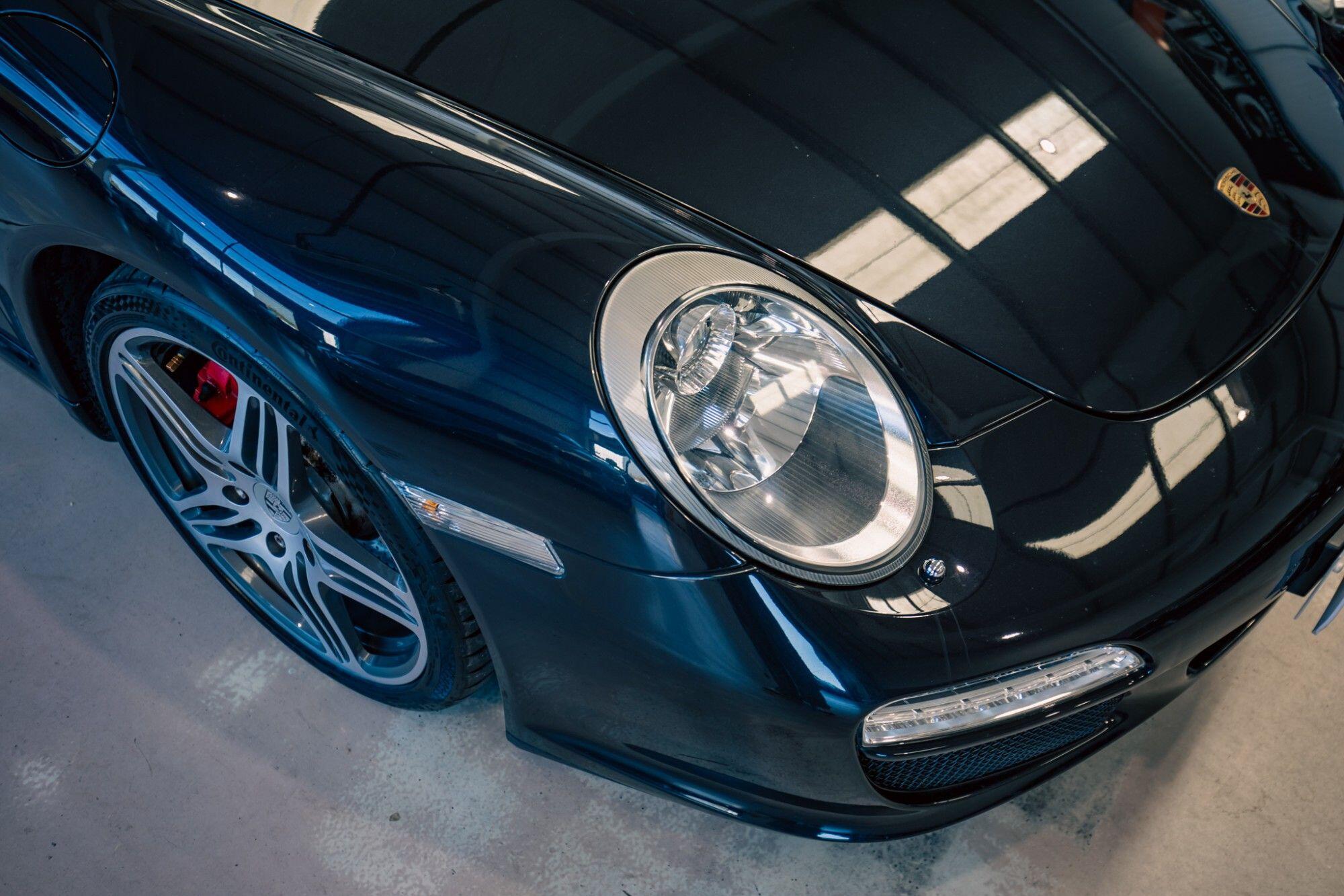 Porsche 911 view 34