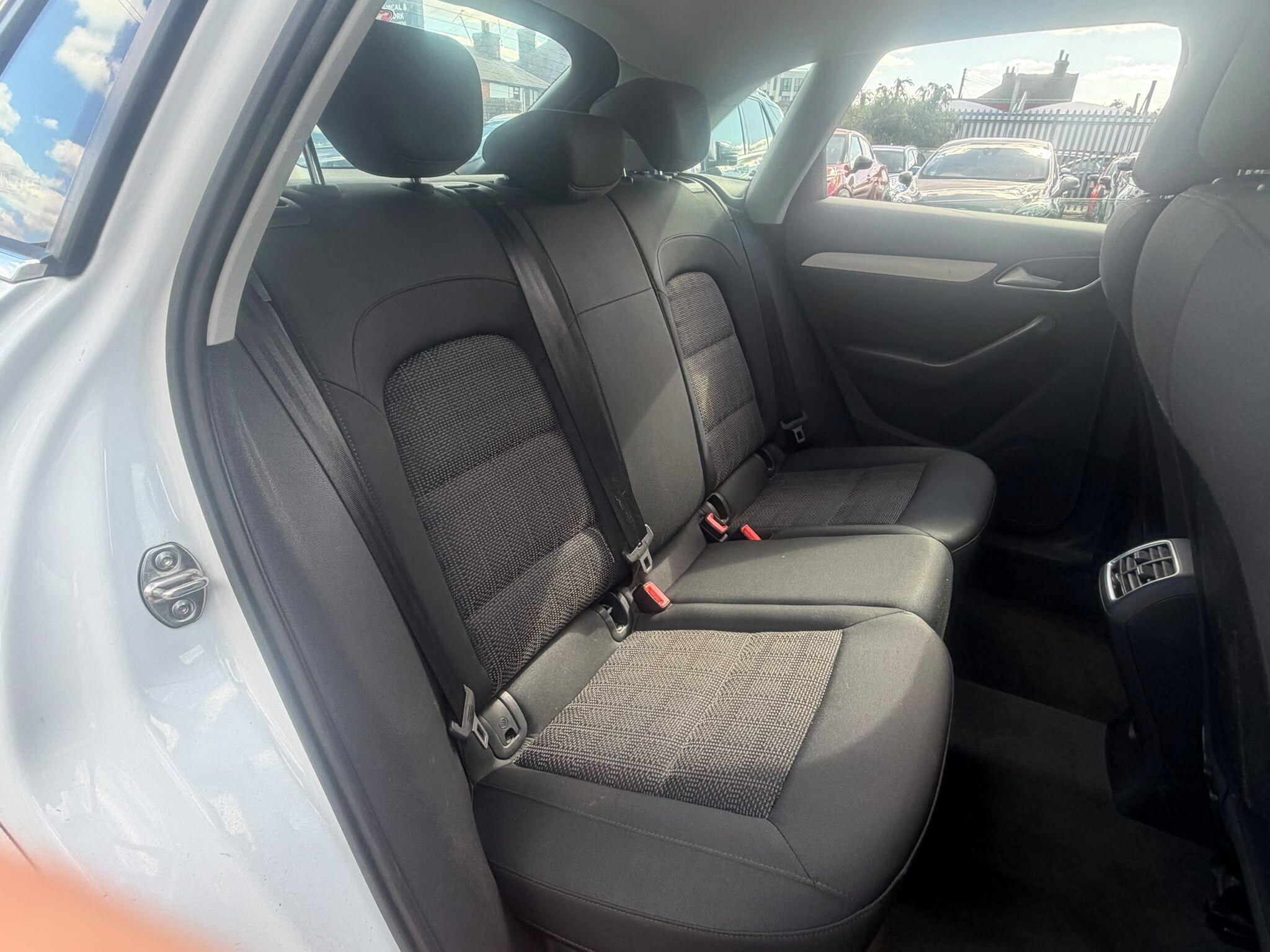 Audi Q3 view 13