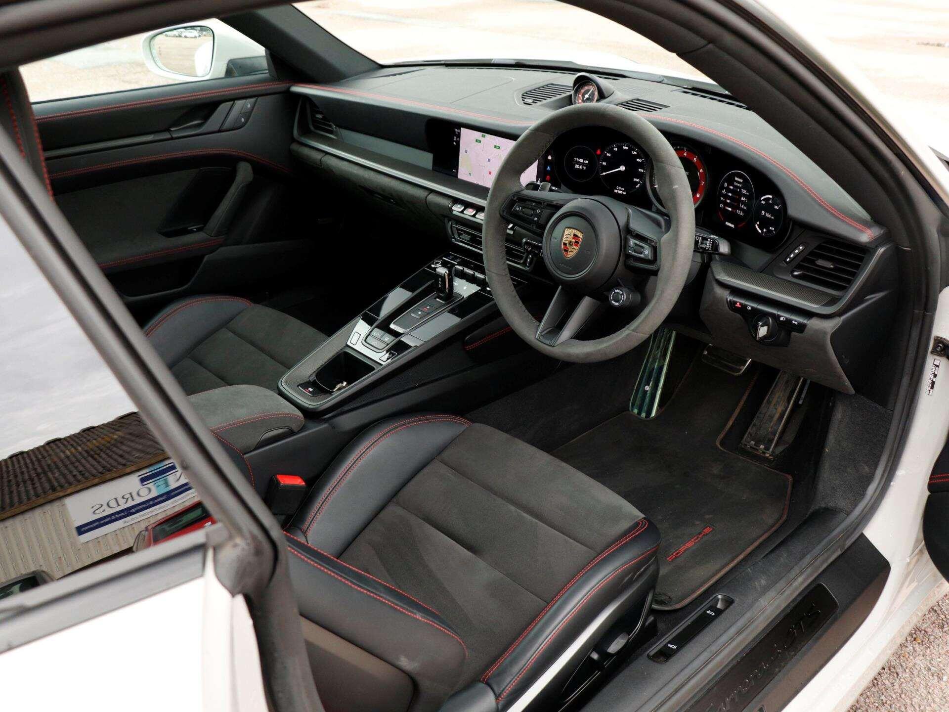 Porsche 911 view 10