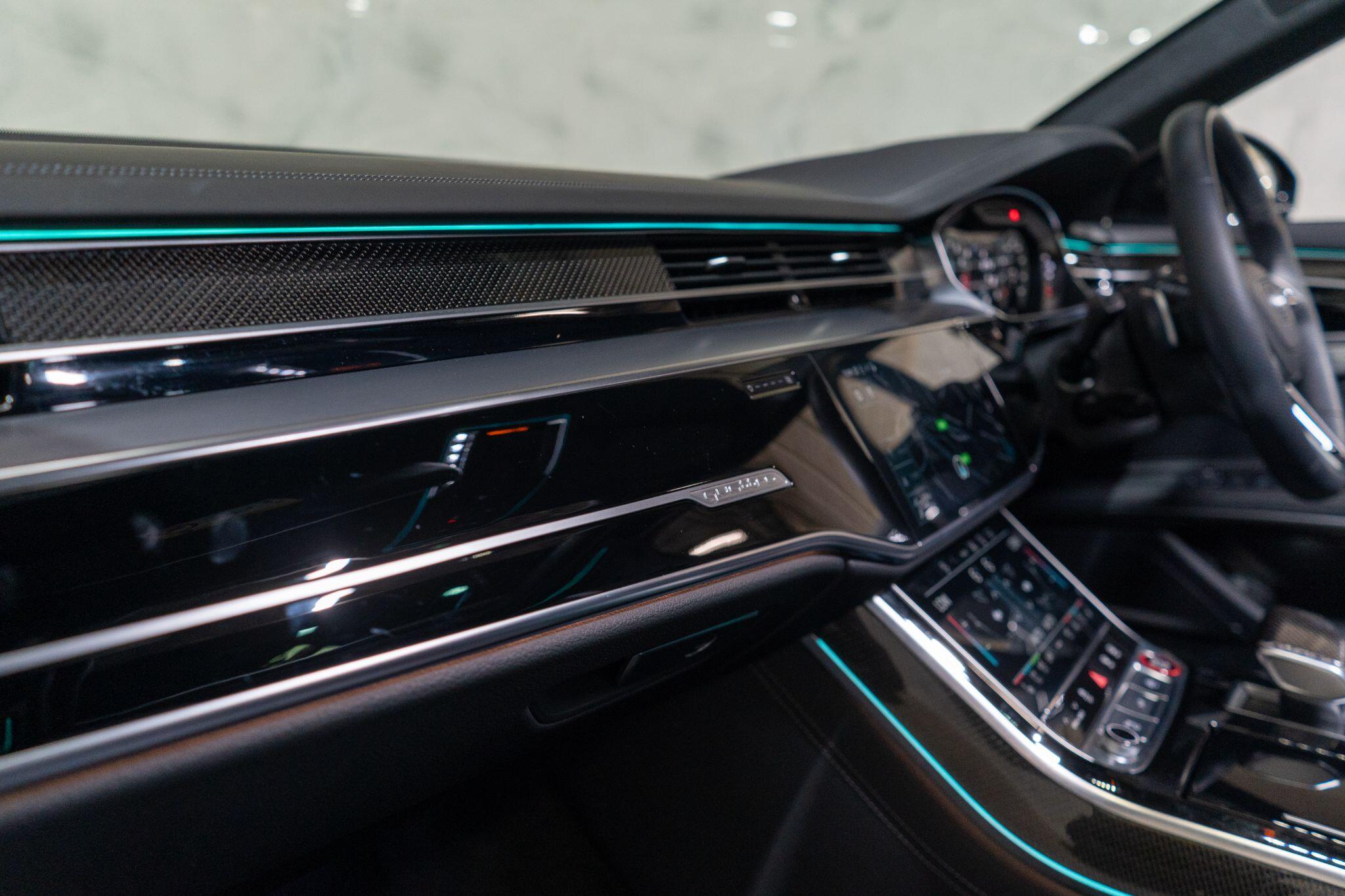 Audi S8 view 41