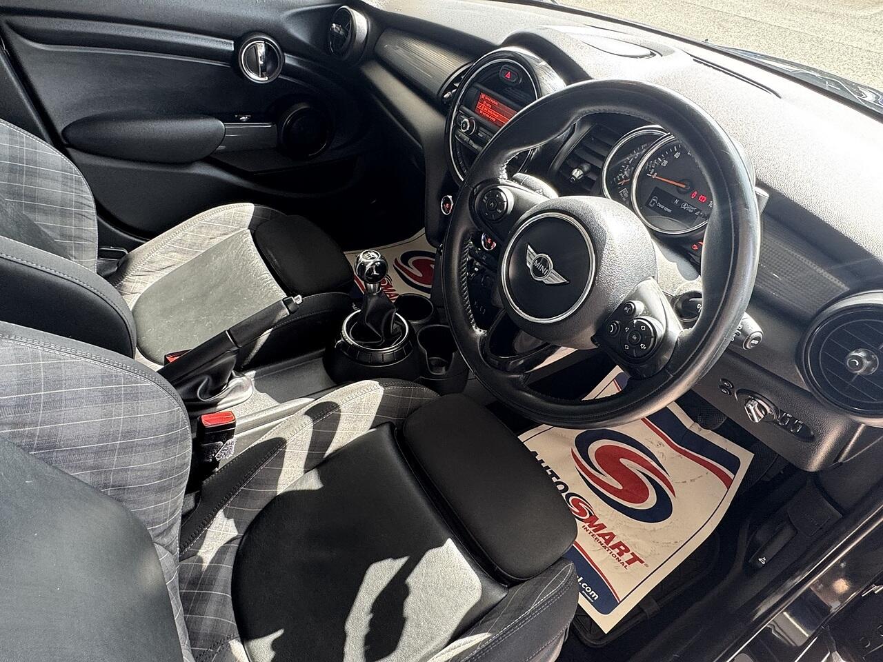 Mini Cooper view 11