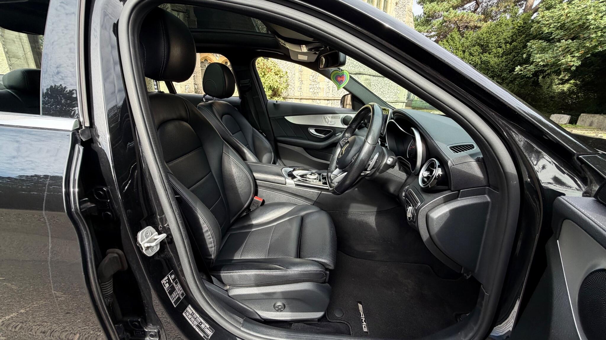 Mercedes-Benz C-Class view 32