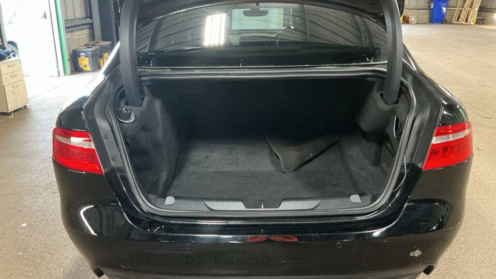 Jaguar XE view 13