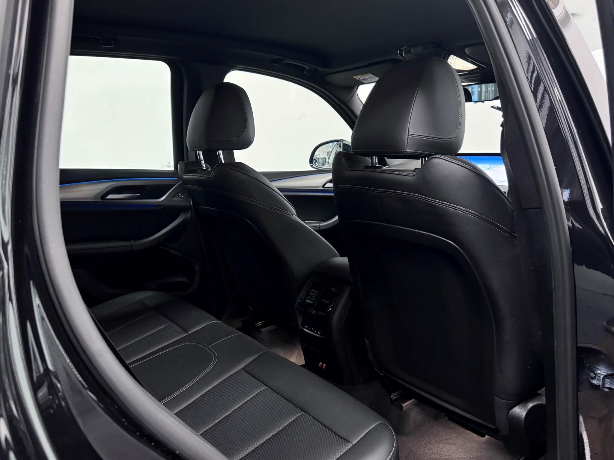 BMW X3 view 9