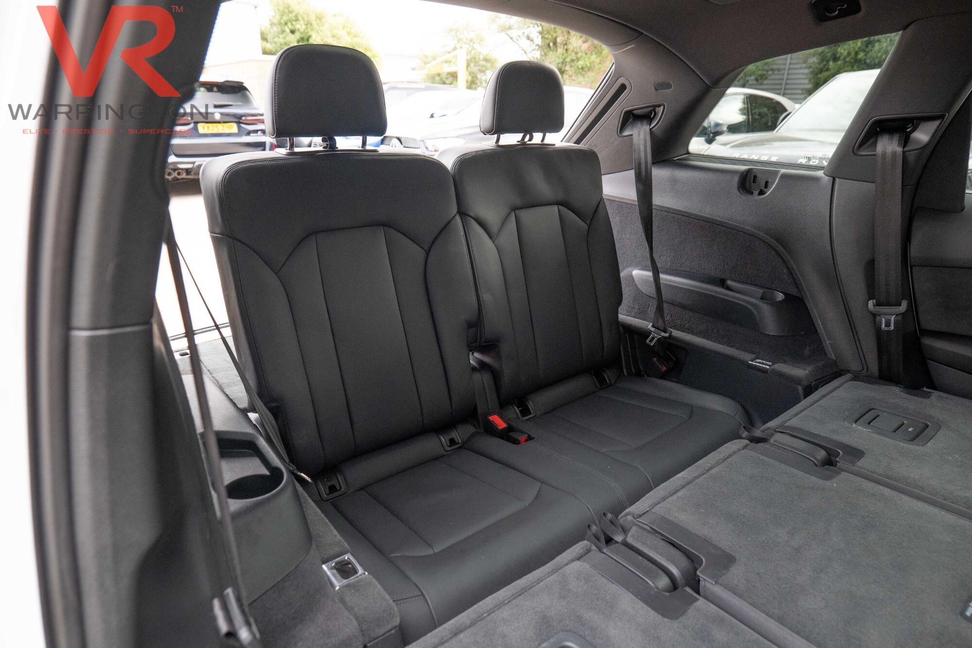 Audi Q7 view 18