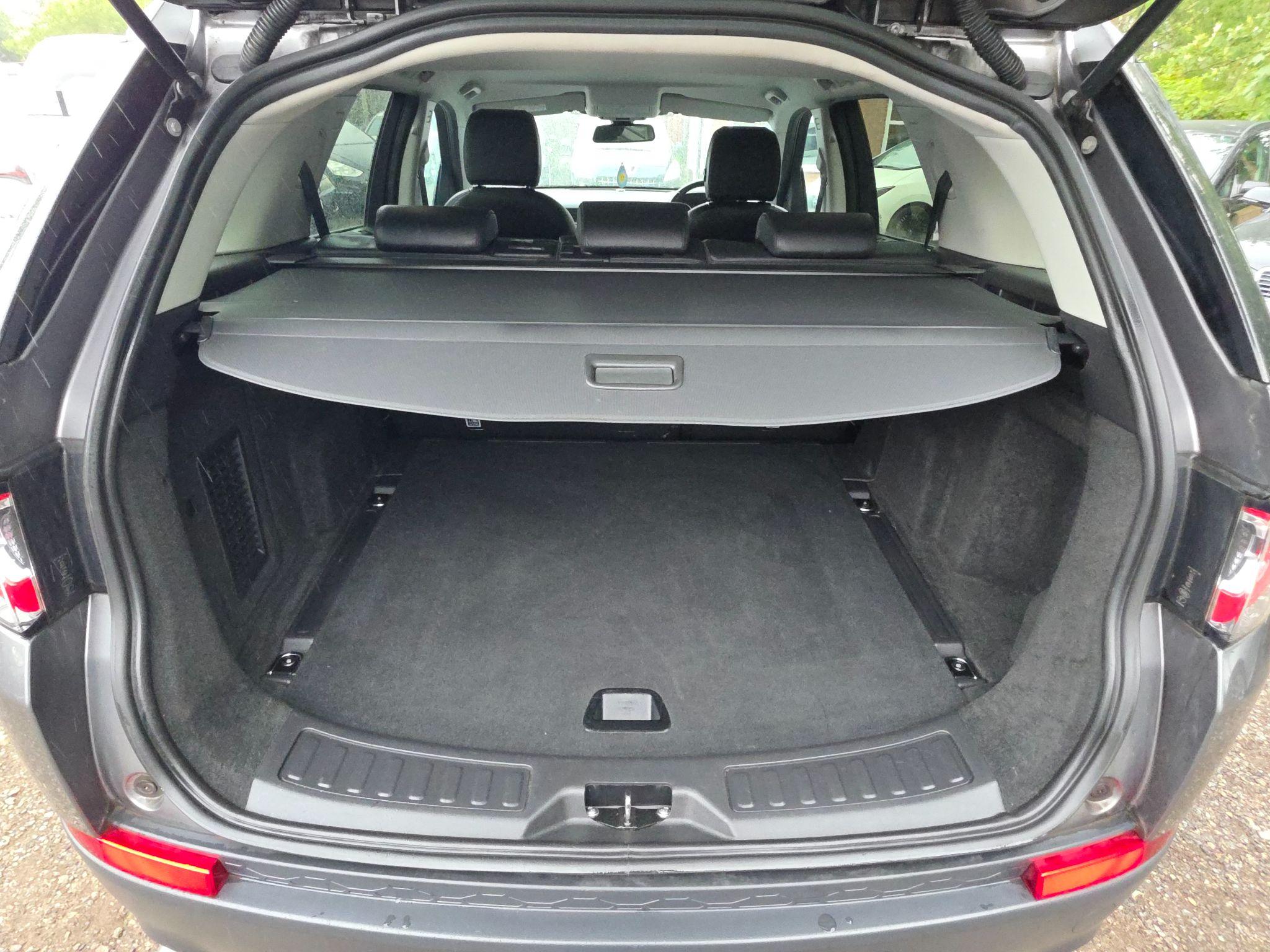 2017 Land Rover Discovery Sport 2.0 TD4 SE 4WD Euro 6 (s/s) 5dr (5 Seat) • 60,214 miles image 36