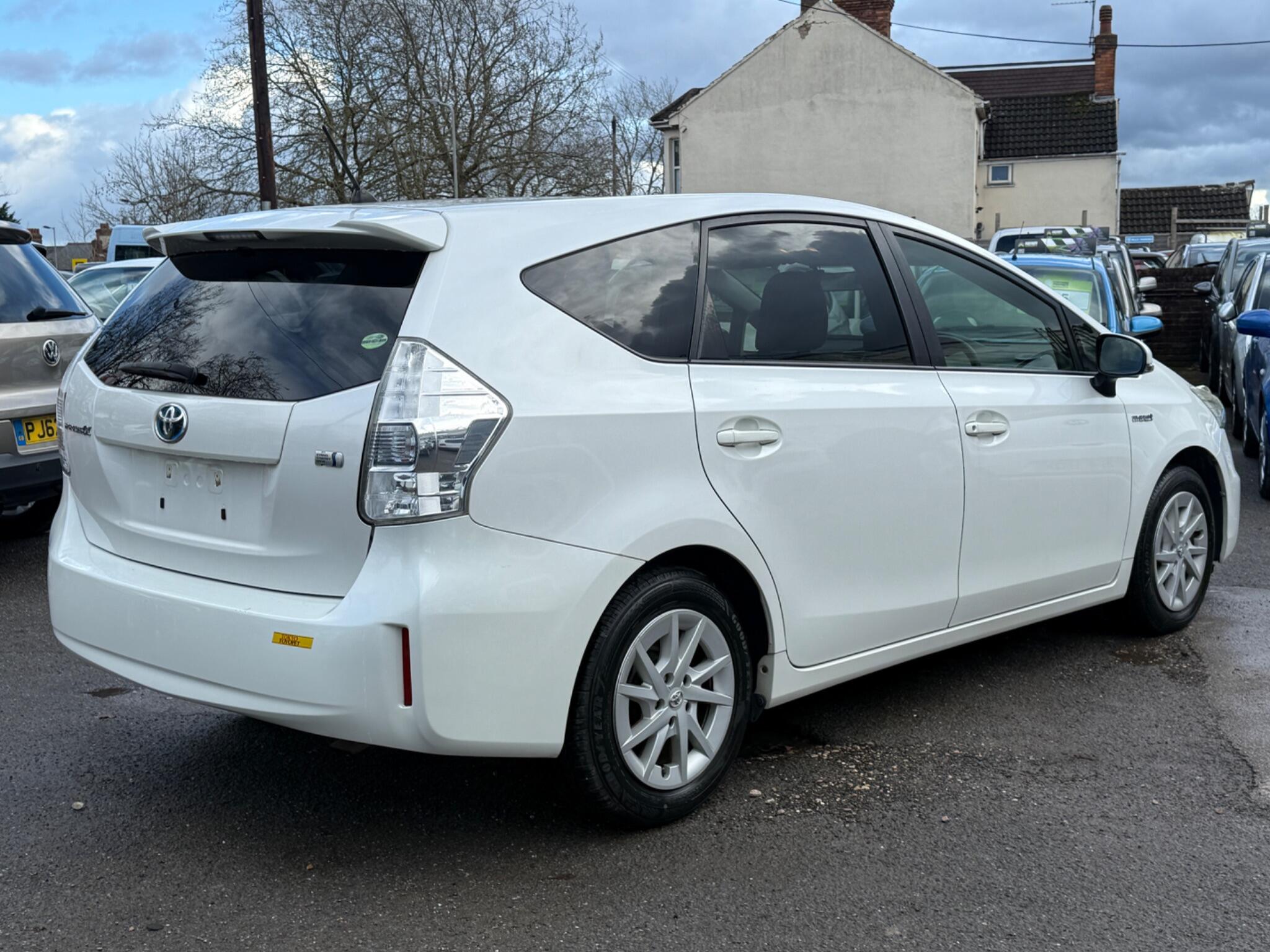 Toyota Prius+ - Image 18