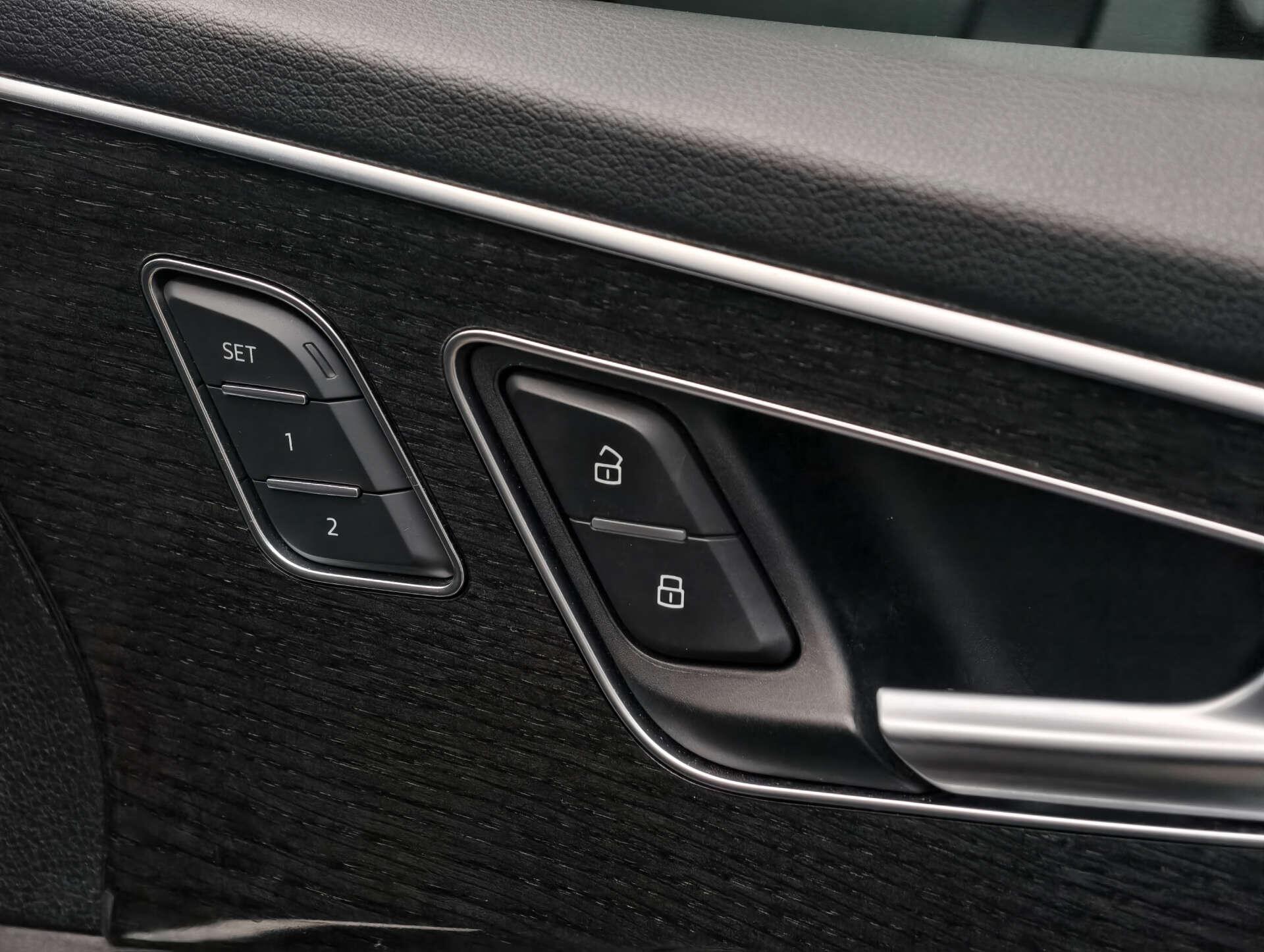 Audi Q8 view 32