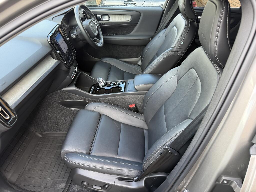 Volvo XC40 view 7